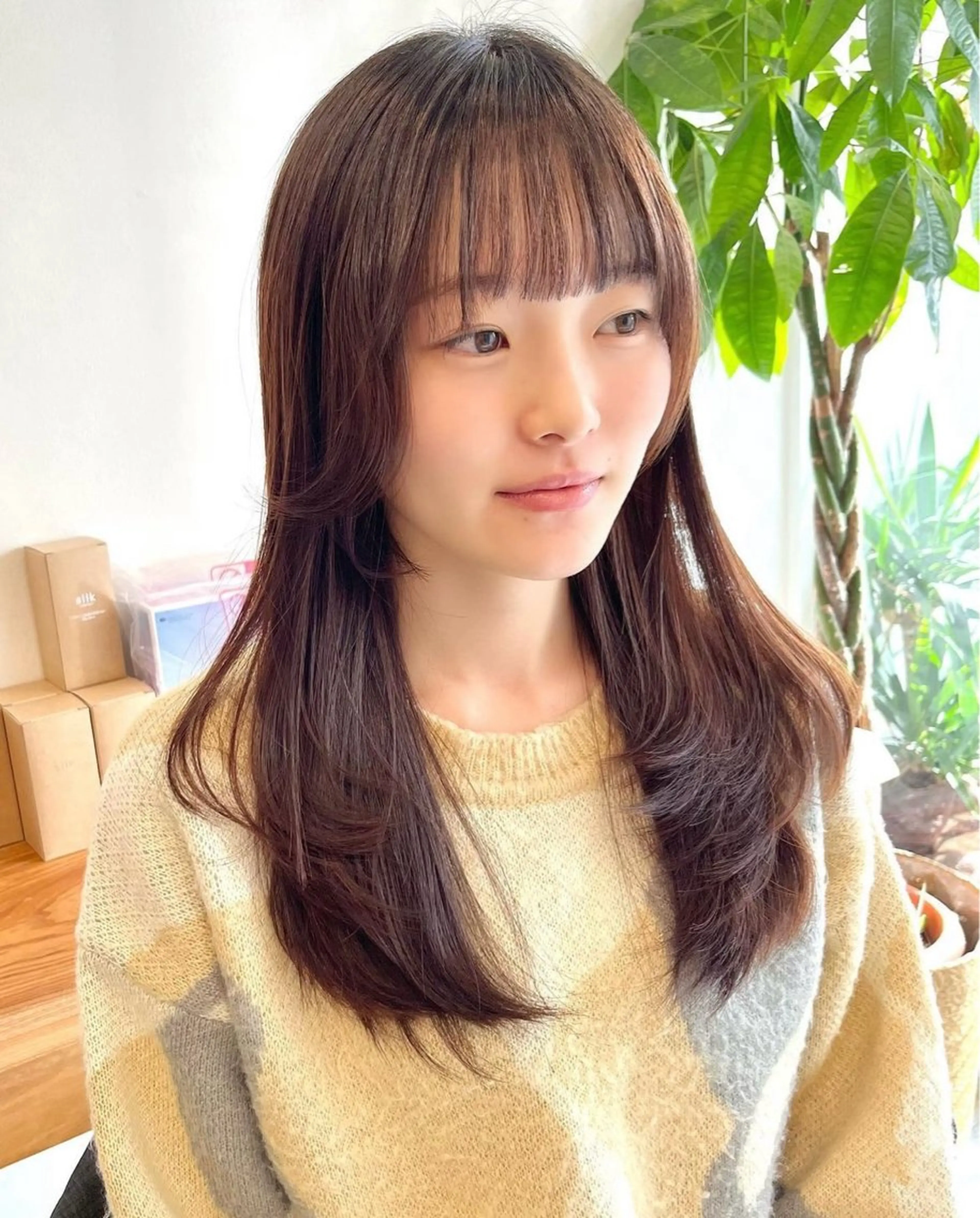 ロング カラー グレージュ くびれヘア 顔まわりレイヤー 韓国風ヘア レイヤーカット カット ヘアカラー VIEW EHIME 齋藤  あつきのヘアスタイル