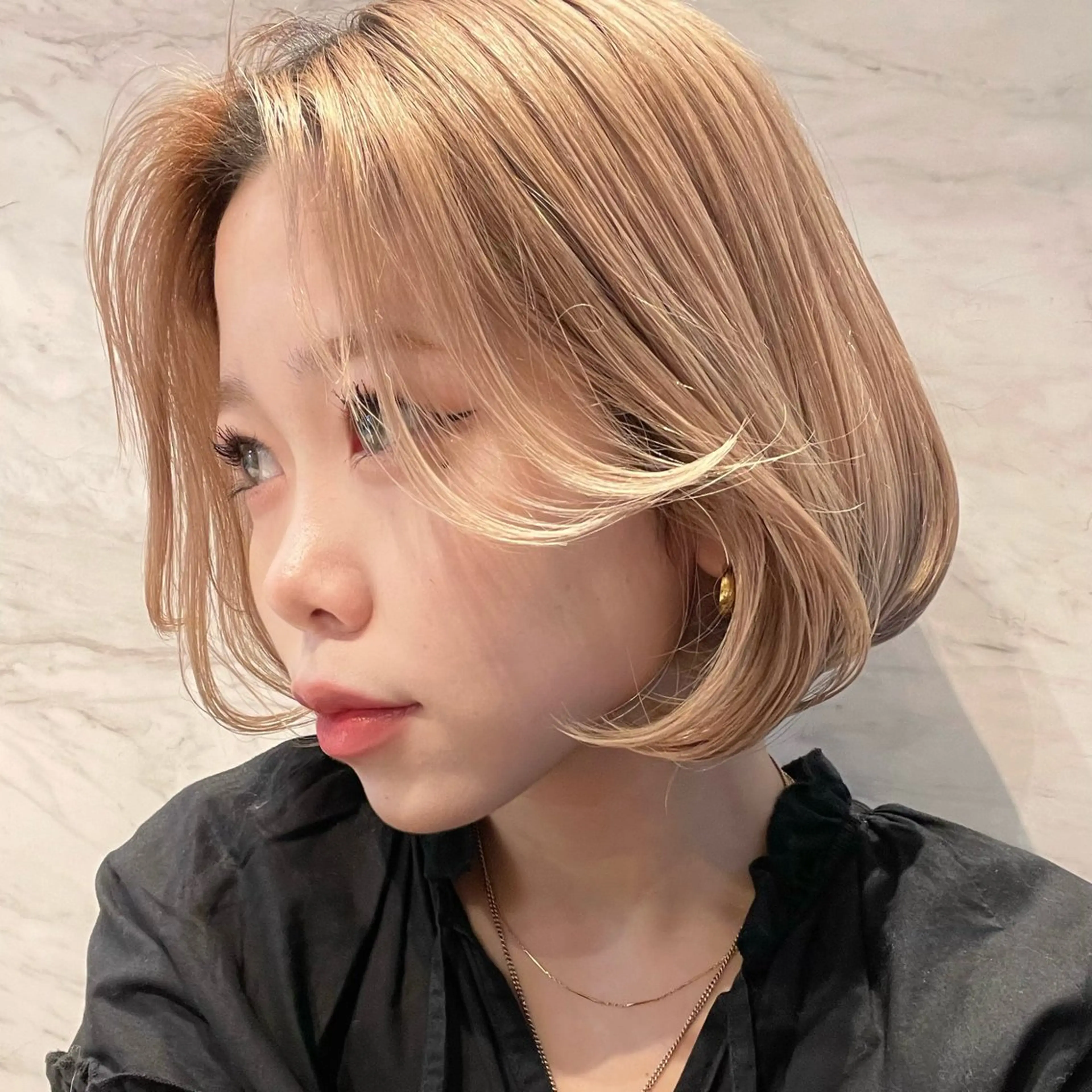 ミディアム カラー ハイトーンカラー ボブ 顔周りカット 韓国風ヘア 小顔カット HINA🎀韓国ヘア エクステ/小顔カットのヘアスタイル