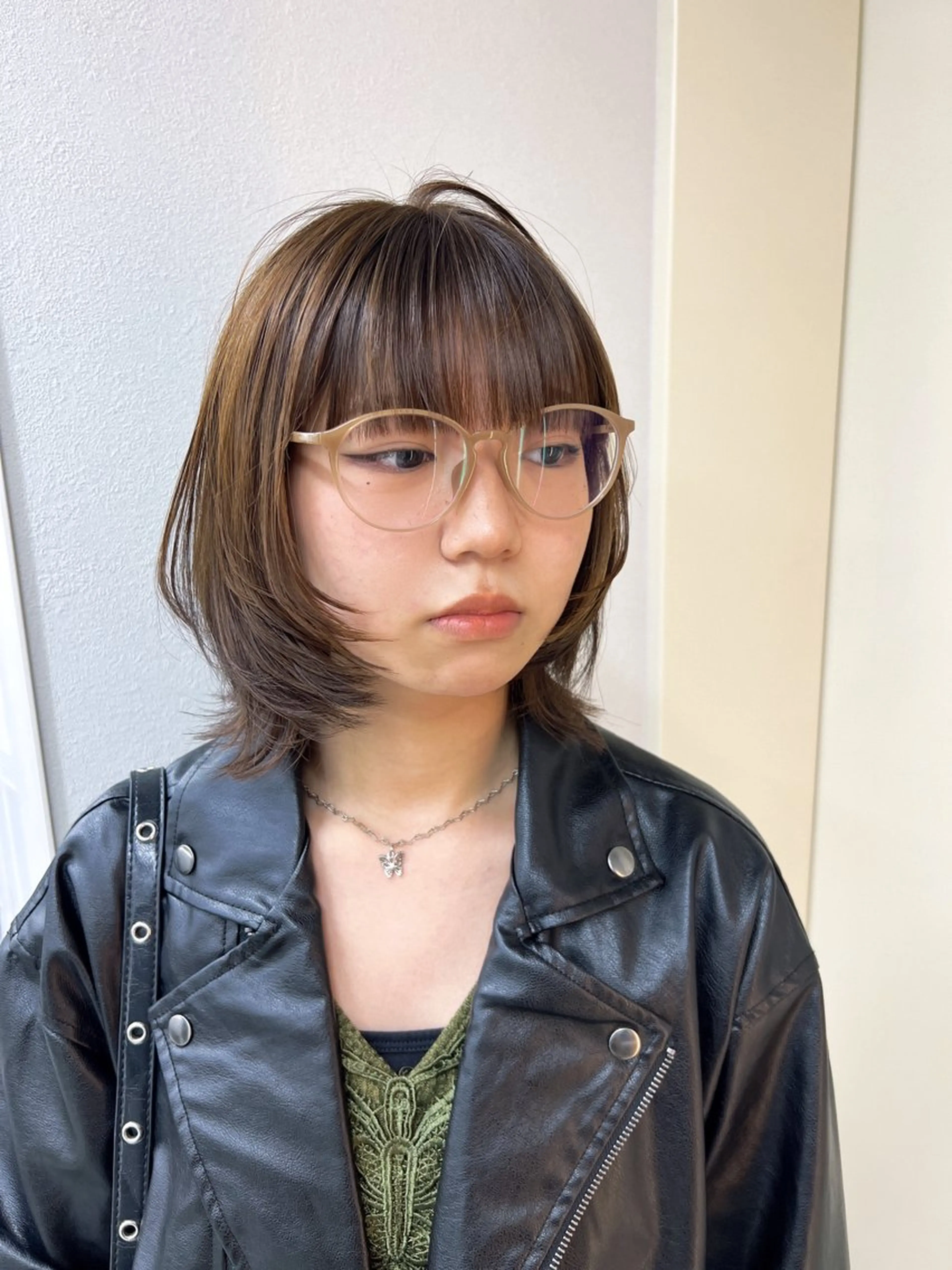 ミディアム maya レイヤーカットのヘアスタイル