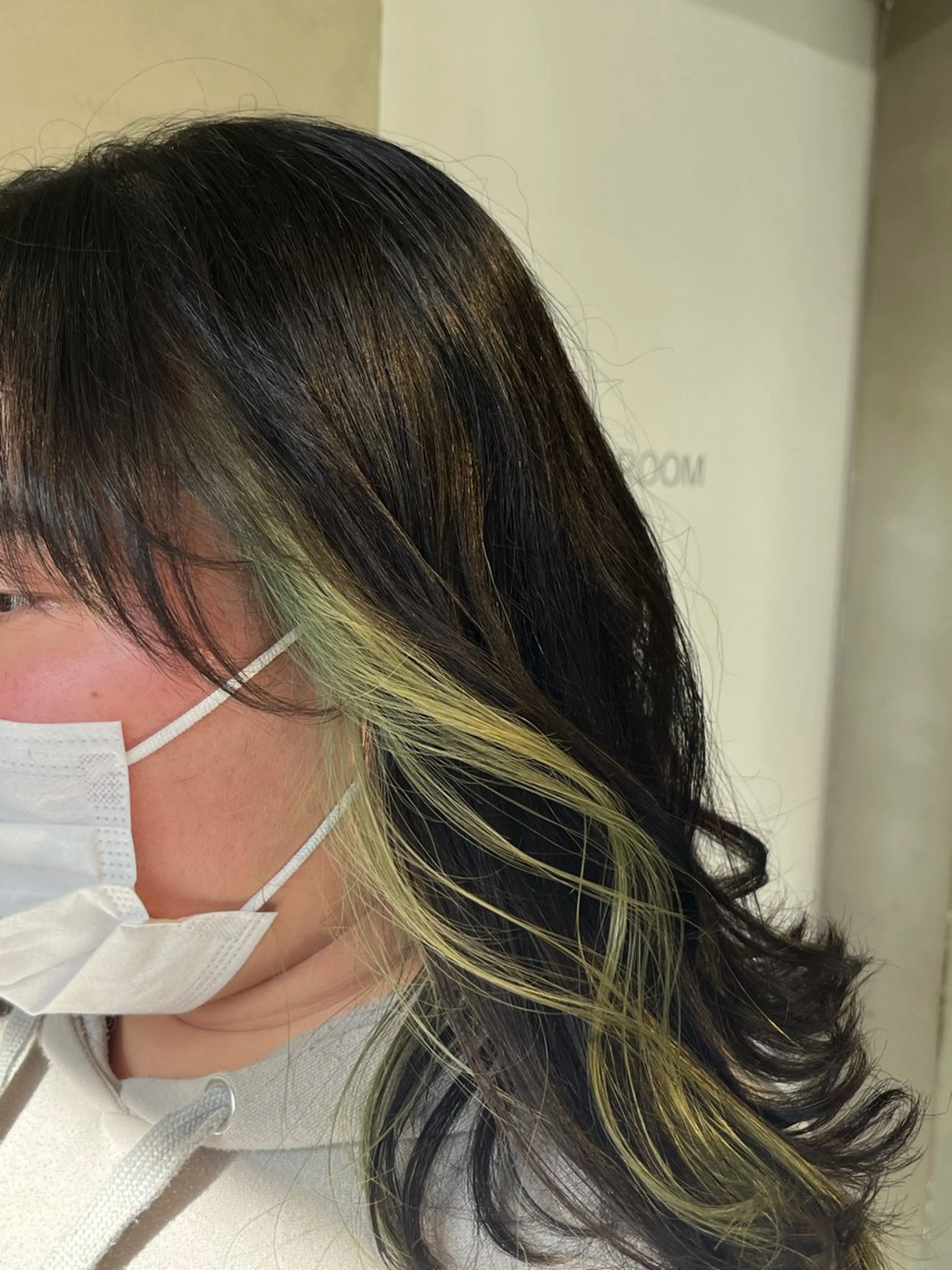 カラー ブリーチ インナーカラー 本木下朋花/髪質 改善×ダブルカラーのヘアスタイル