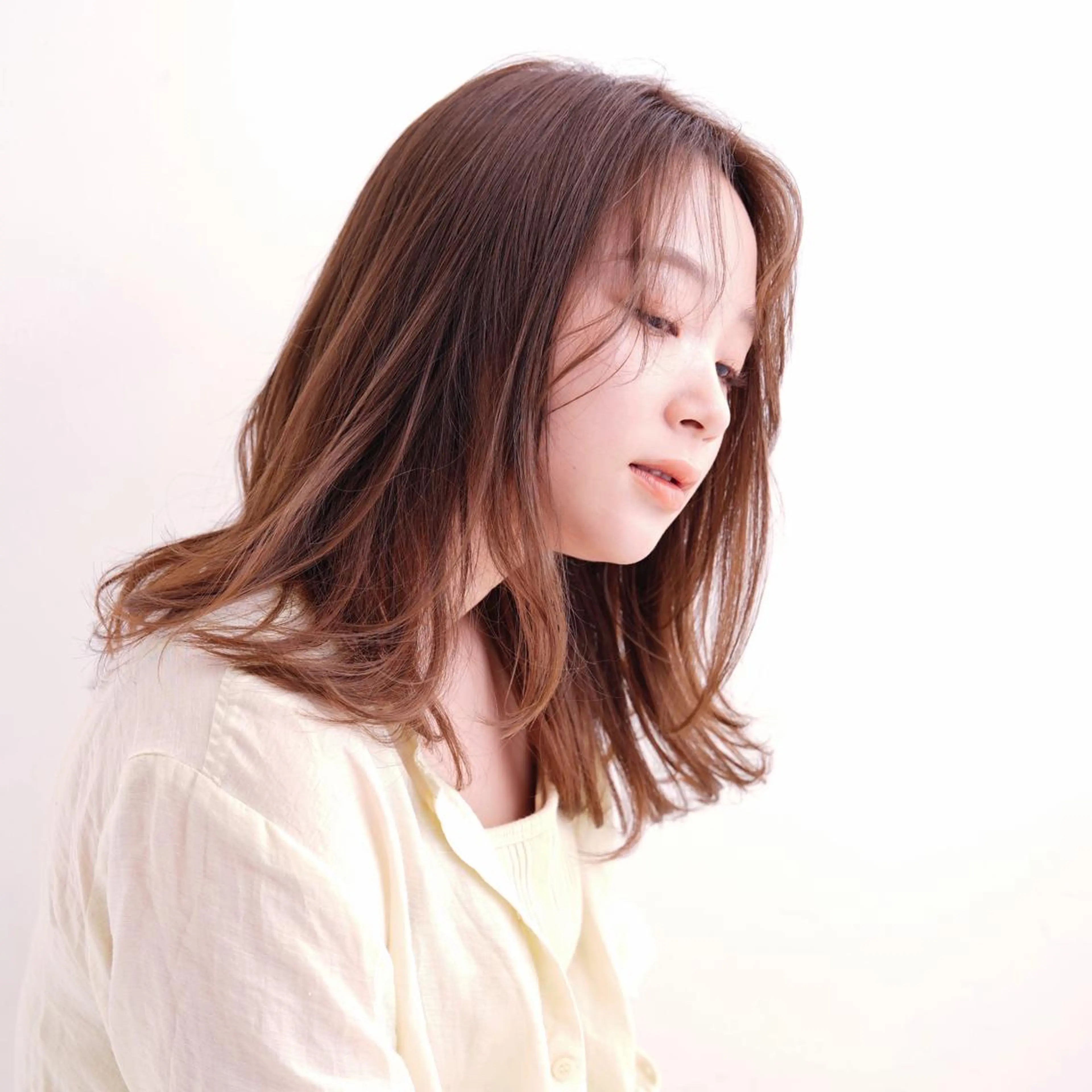 セミロング カラー ブリーチ 透明感カラー 髪質改善 トリートメント ブリーチカラー/ 岩破瑞希のヘアスタイル