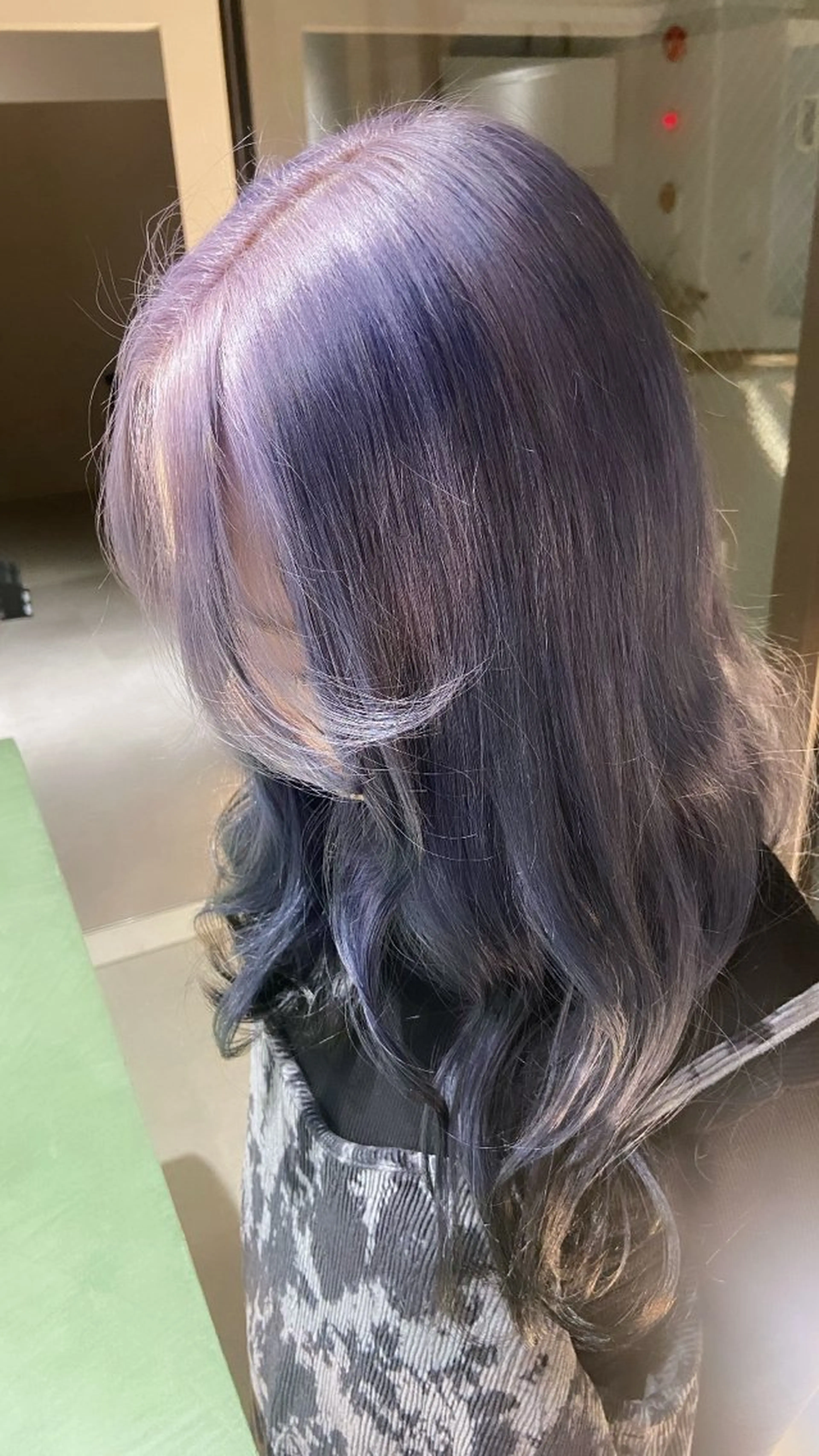 ロング カラー 黒髪 デザインカラー グラデーションカラー ラベンダーカラー 艶髪矯正|ダイオウ シュナのヘアスタイル