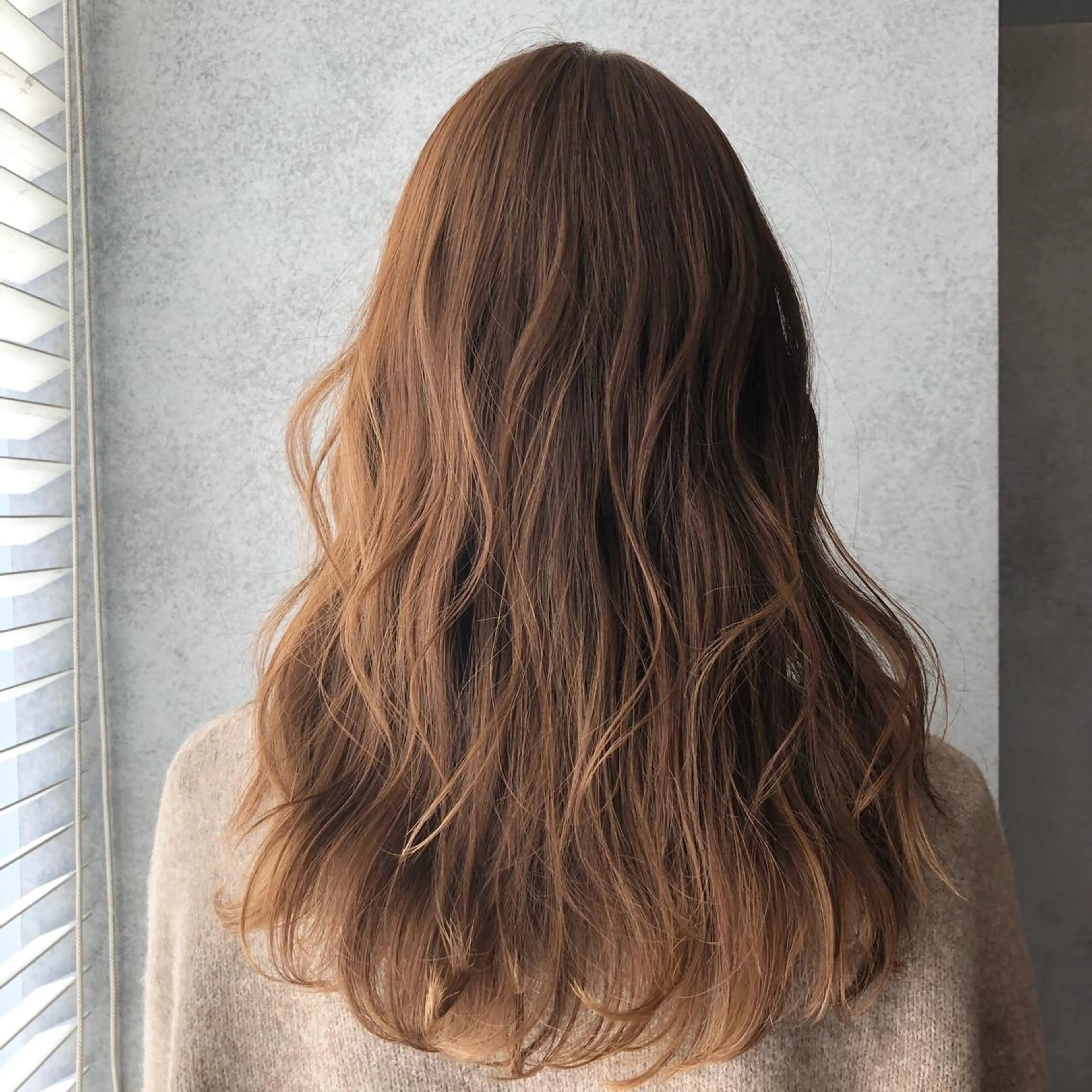 ロング カラー ブリーチ ブリーチなしカラー カット Minami🩵 新宿のヘアスタイル