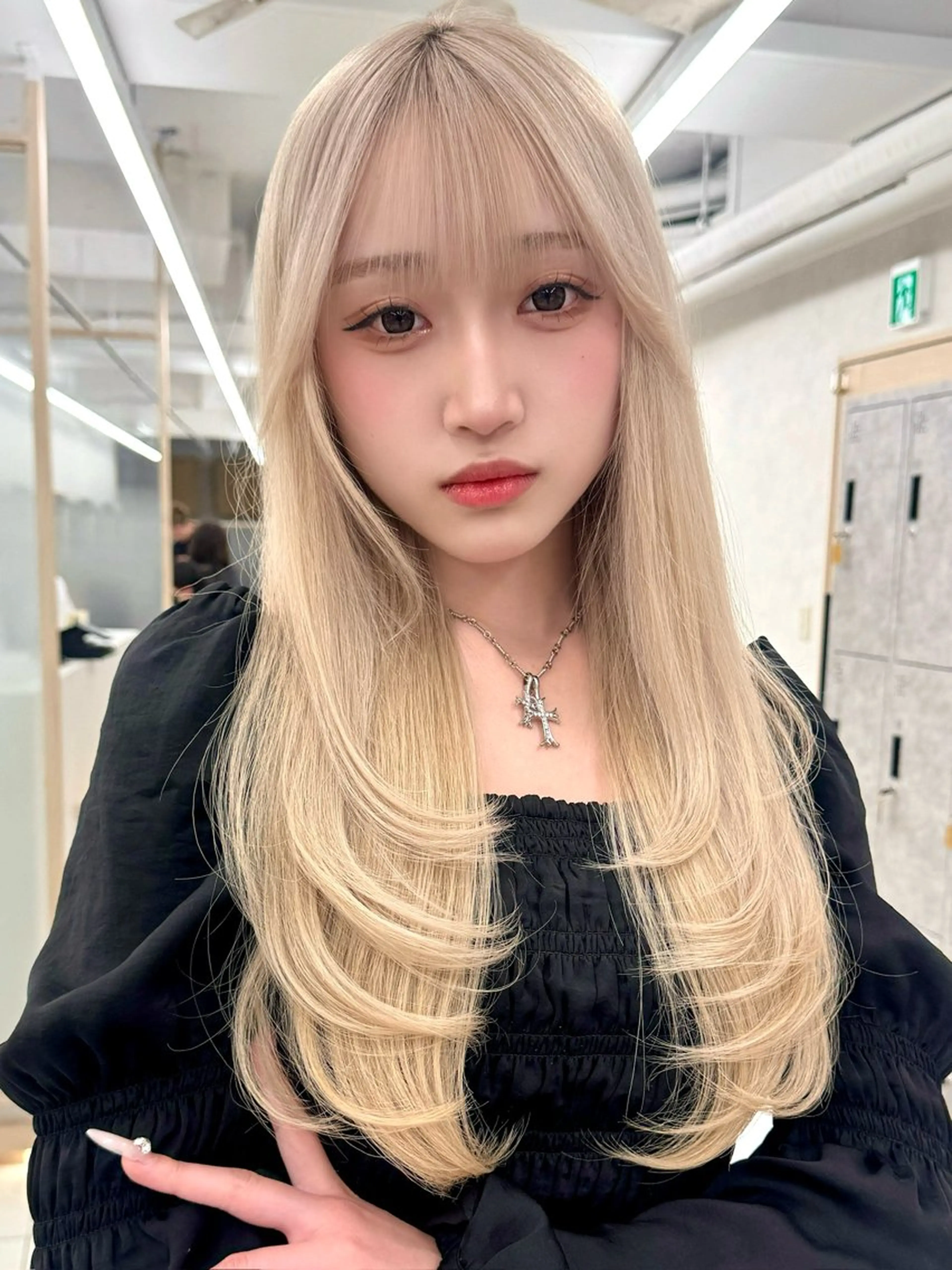 ロング 韓国風ヘア レイヤーカット ロング 小顔カット カット ヘアカラー トリートメント 三鷹で1番ショート ボブをカットする新谷のヘアスタイル