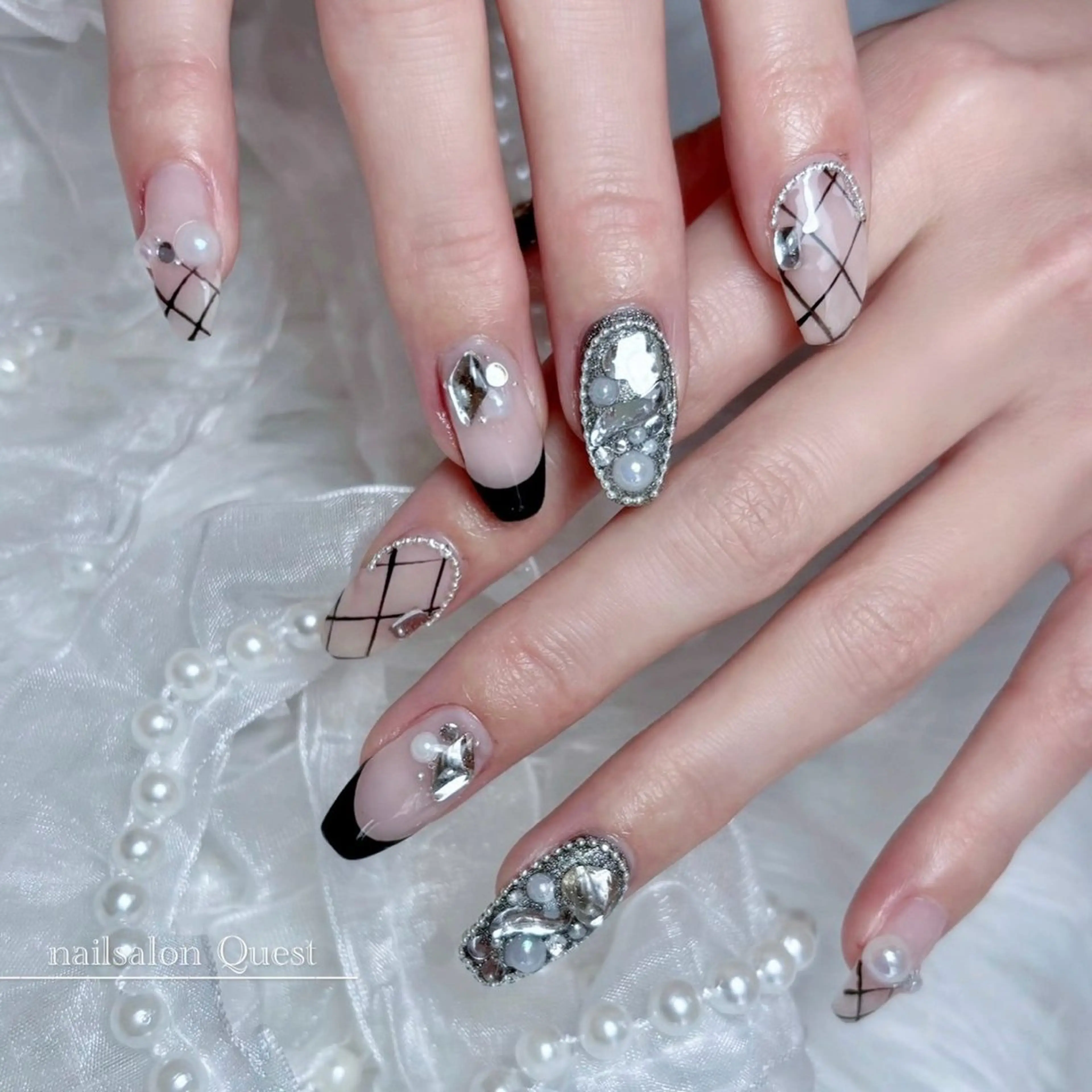 ネイル ゴージャス キラキラネイル nailsalon Questのネイルデザイン