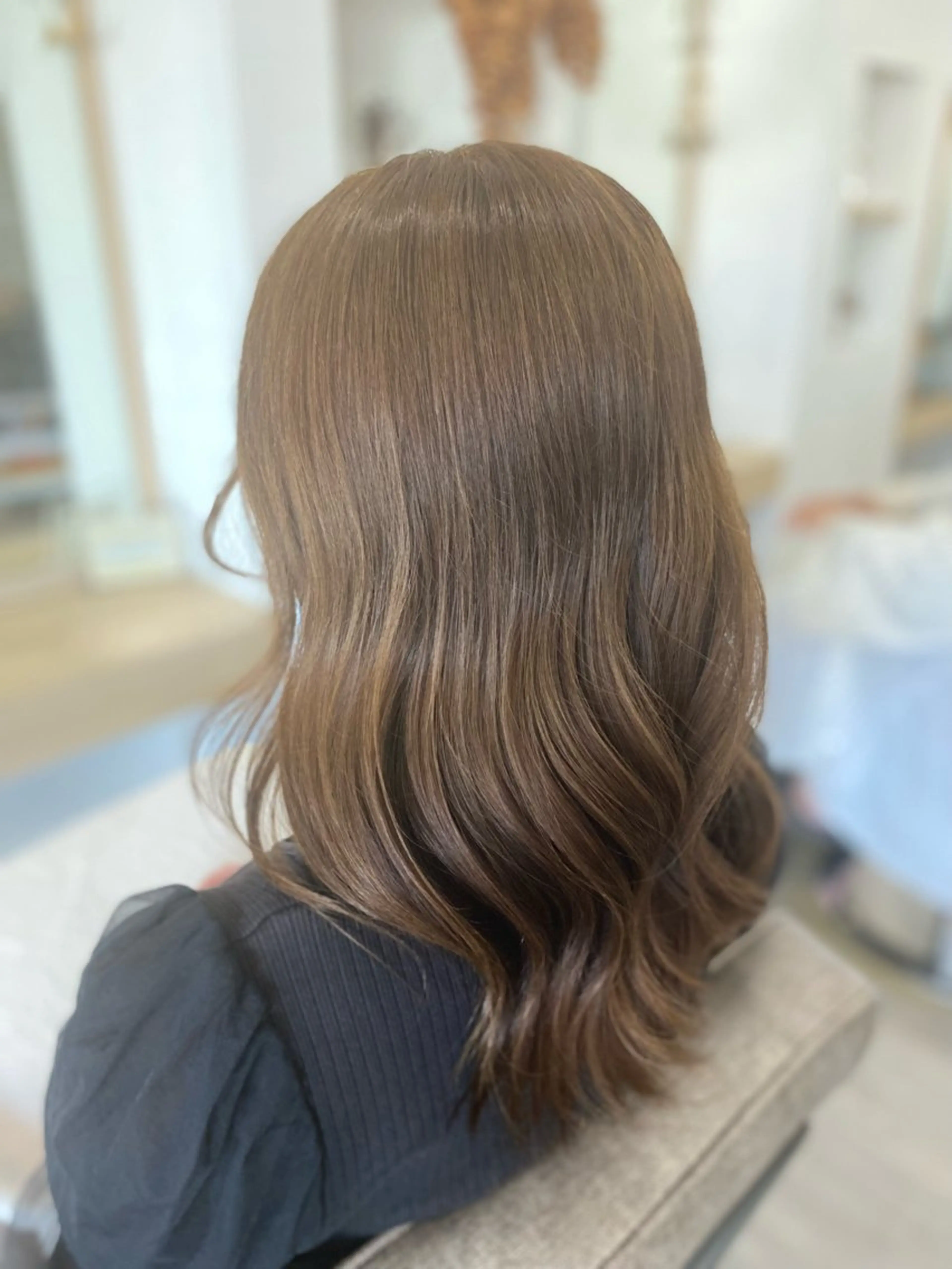 セミロング カラー アッシュ ベージュカラー 透明感カラー 東上 瑠莉のヘアスタイル