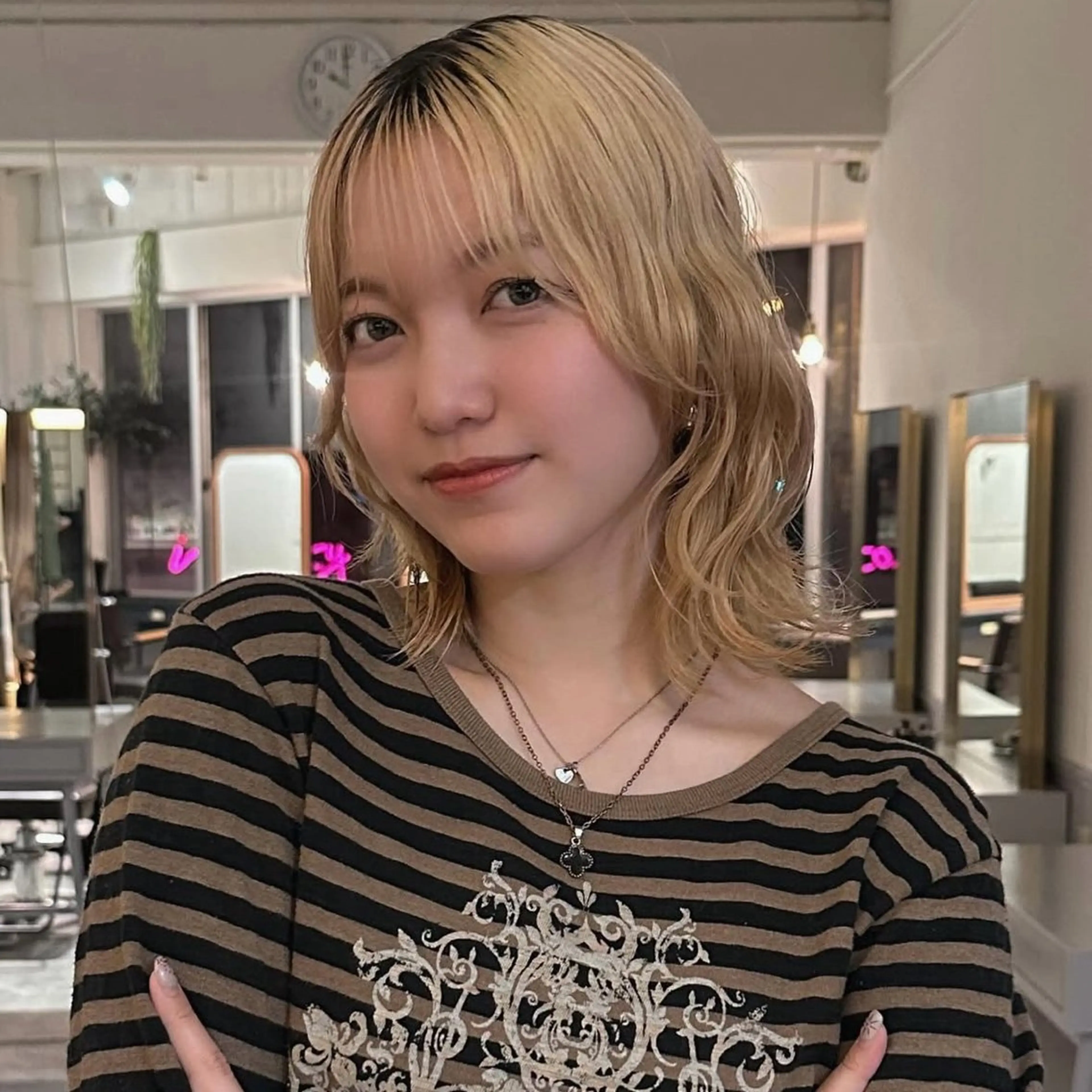 ミディアム sliver siki/akariのヘアスタイル