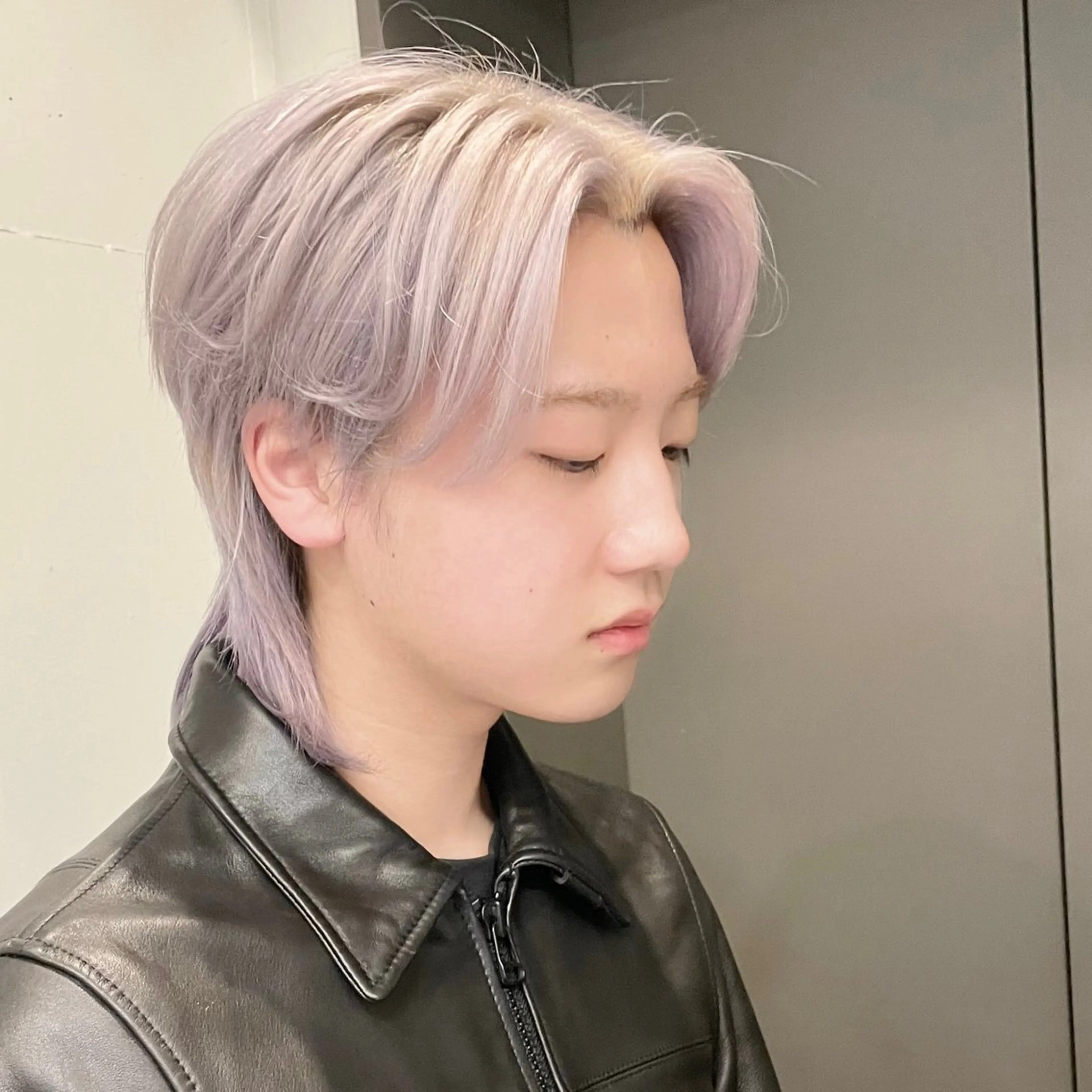 カラー シルバー ホワイトシルバー ヘアカラー オザキクウガ/ ブリーチ/髪質改善のヘアスタイル