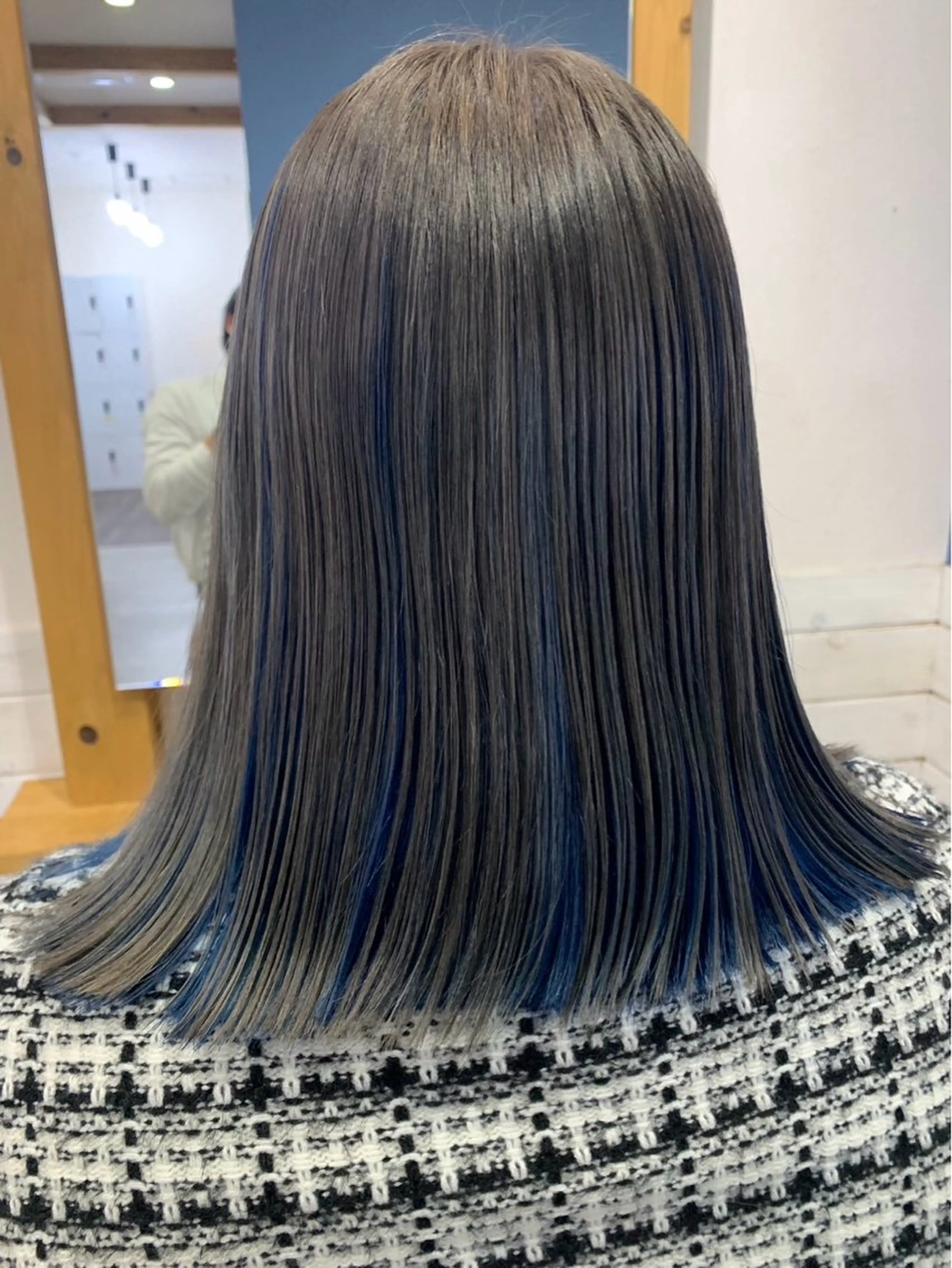 ミディアム カラー ブリーチ ブルーカラー ケアブリーチ カット ヘアカラー トリートメント 松岡 恭弘のヘアスタイル