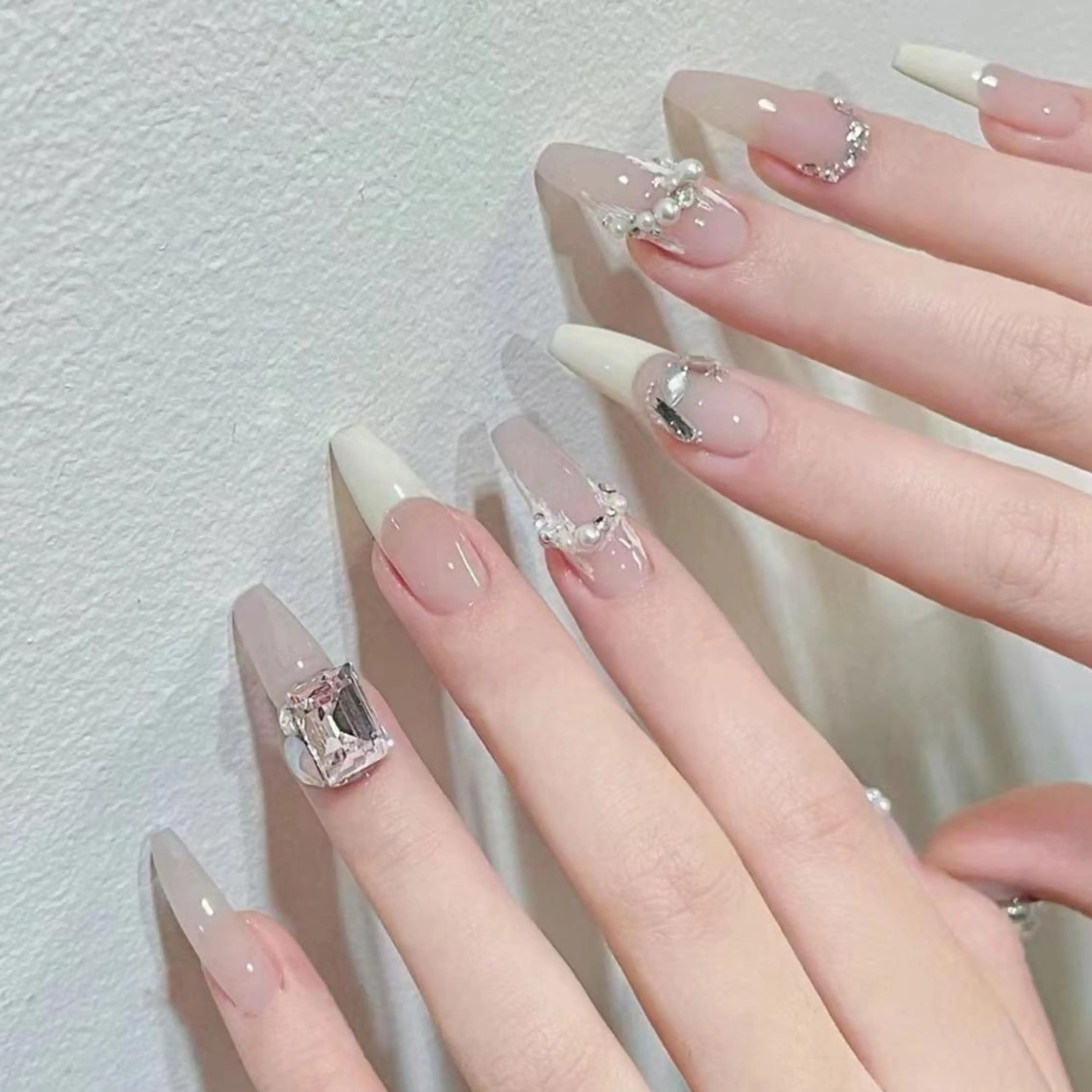 ネイル アートネイル 長さ出し ネイルチップ Queens みなみのネイルデザイン