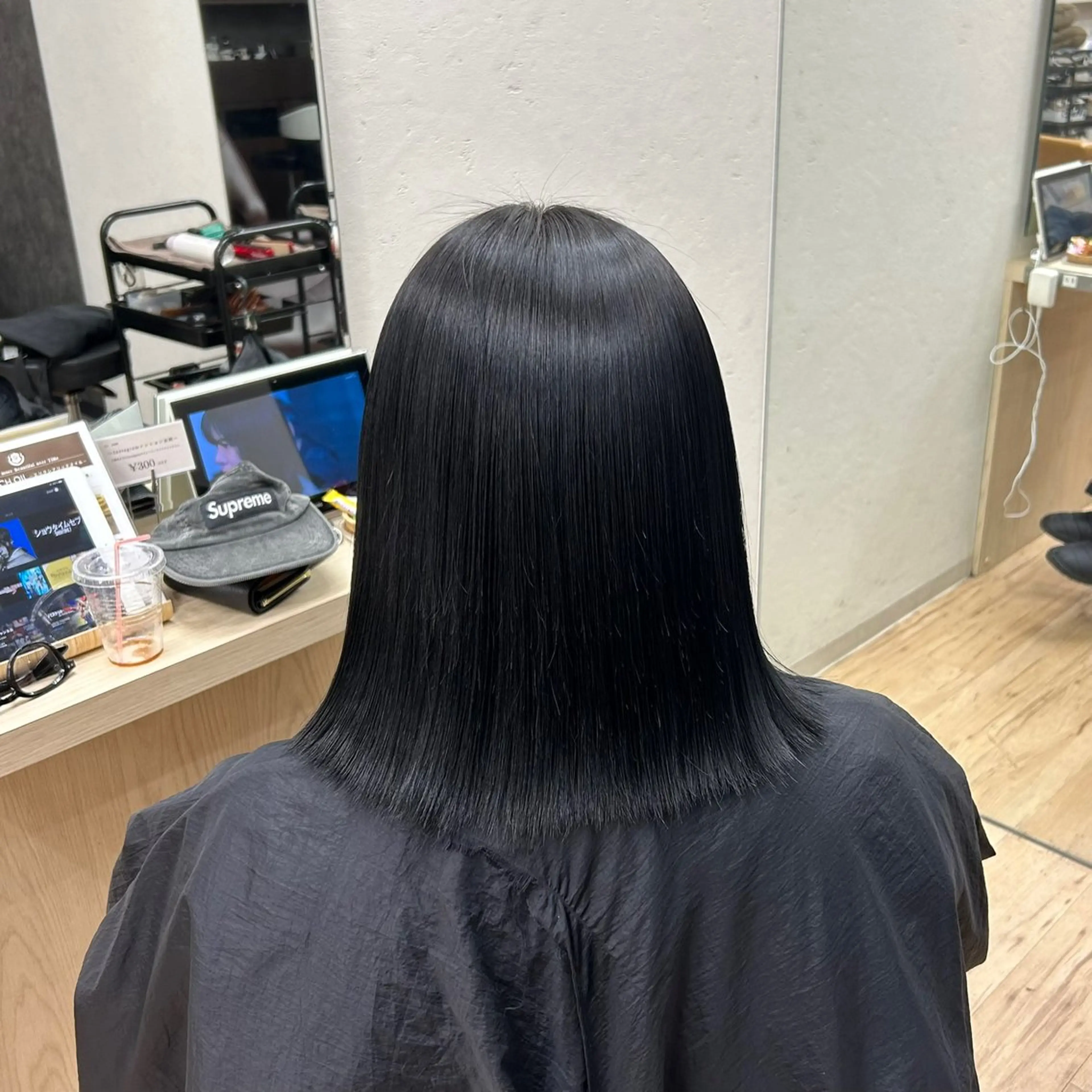 ミディアム カラー 黒髪 ブルーカラー ブルーブラック 小林 円香のヘアスタイル