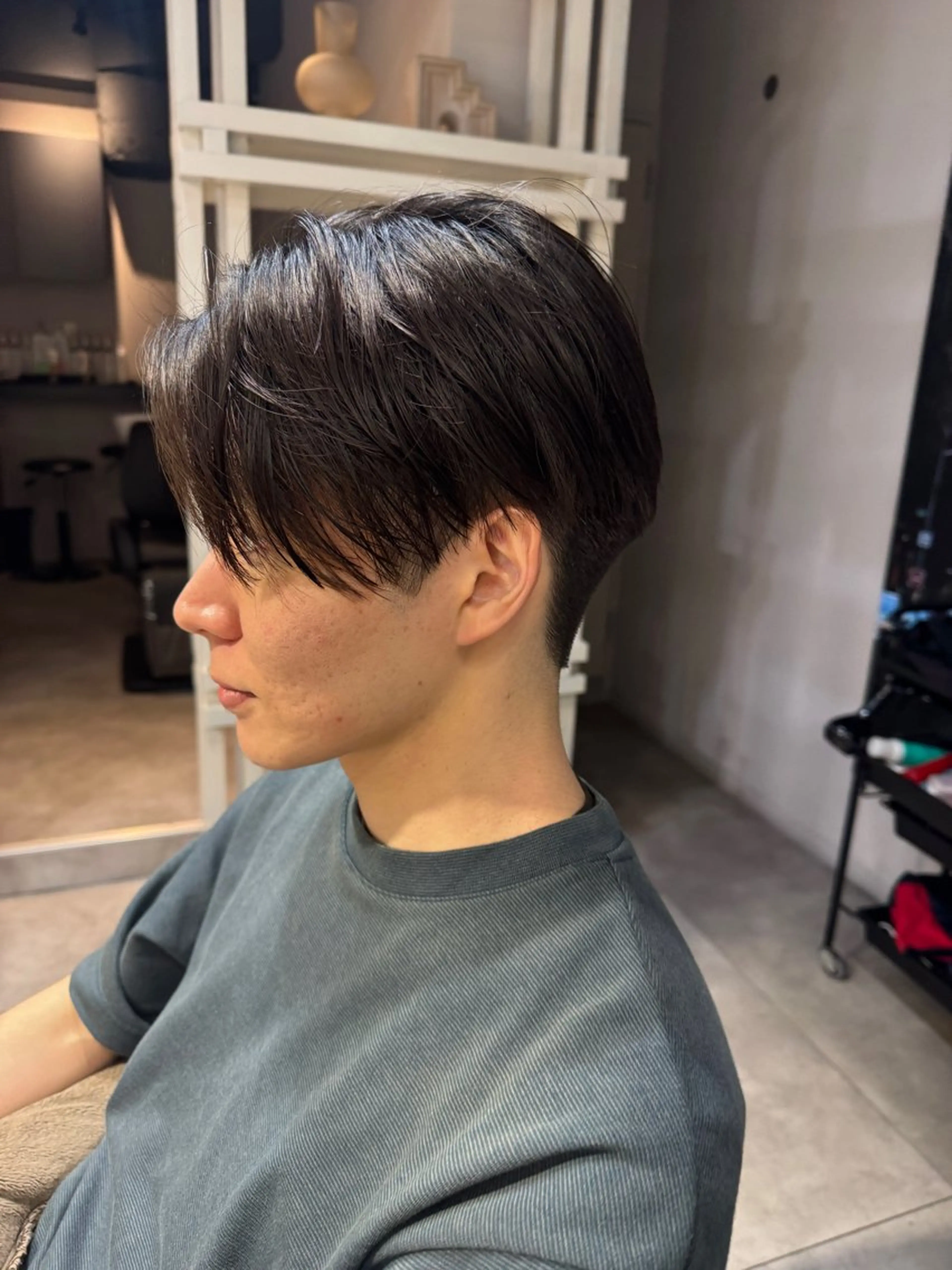 ミディアム メンズ センターパート カット ヘッドスパ Dxxxx III所属・似合う髪型が 分からない方へのヘアスタイル
