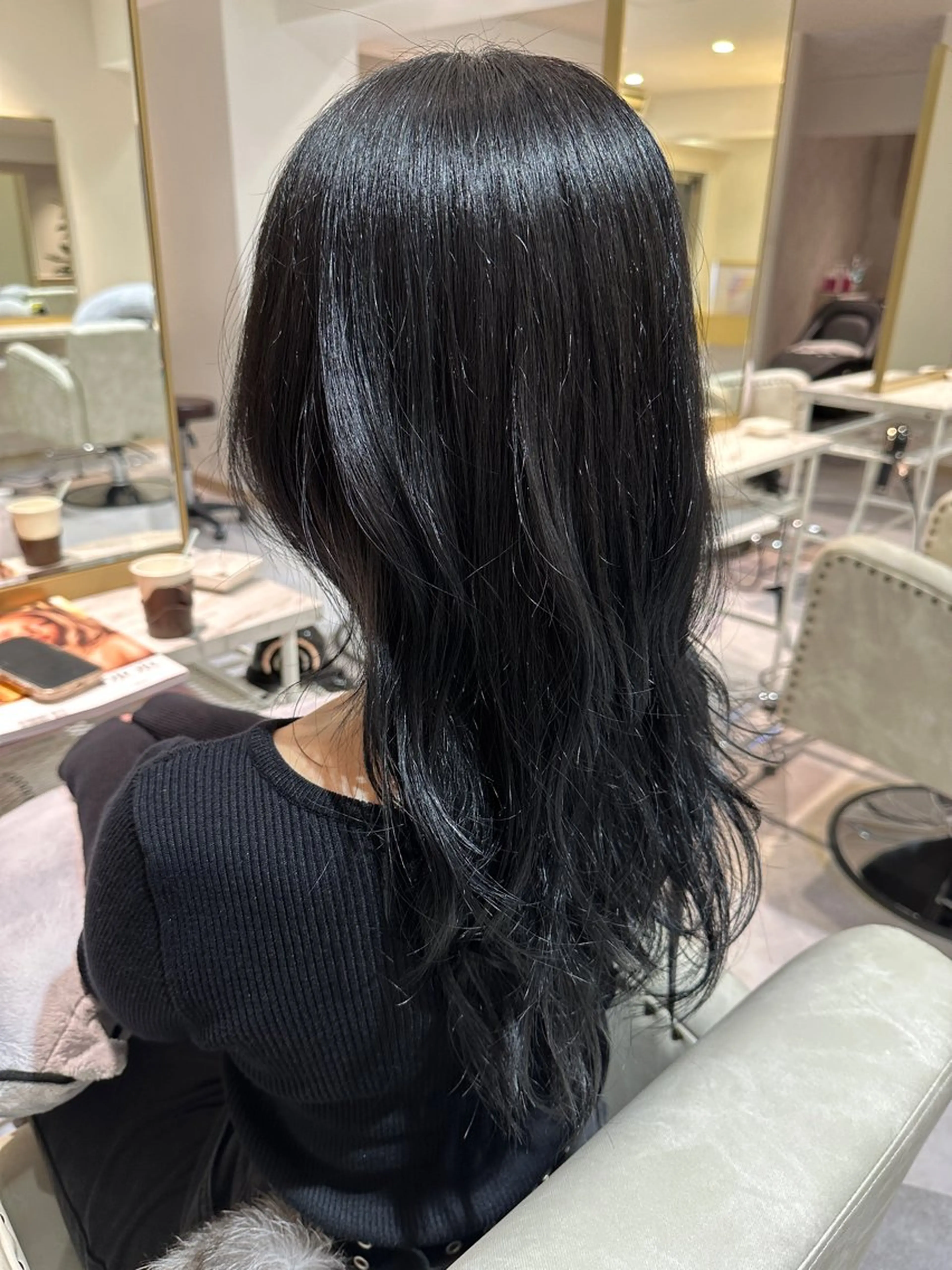 カラー 黒髪 ブルーカラー ブルーブラック 梅田 怜のヘアスタイル