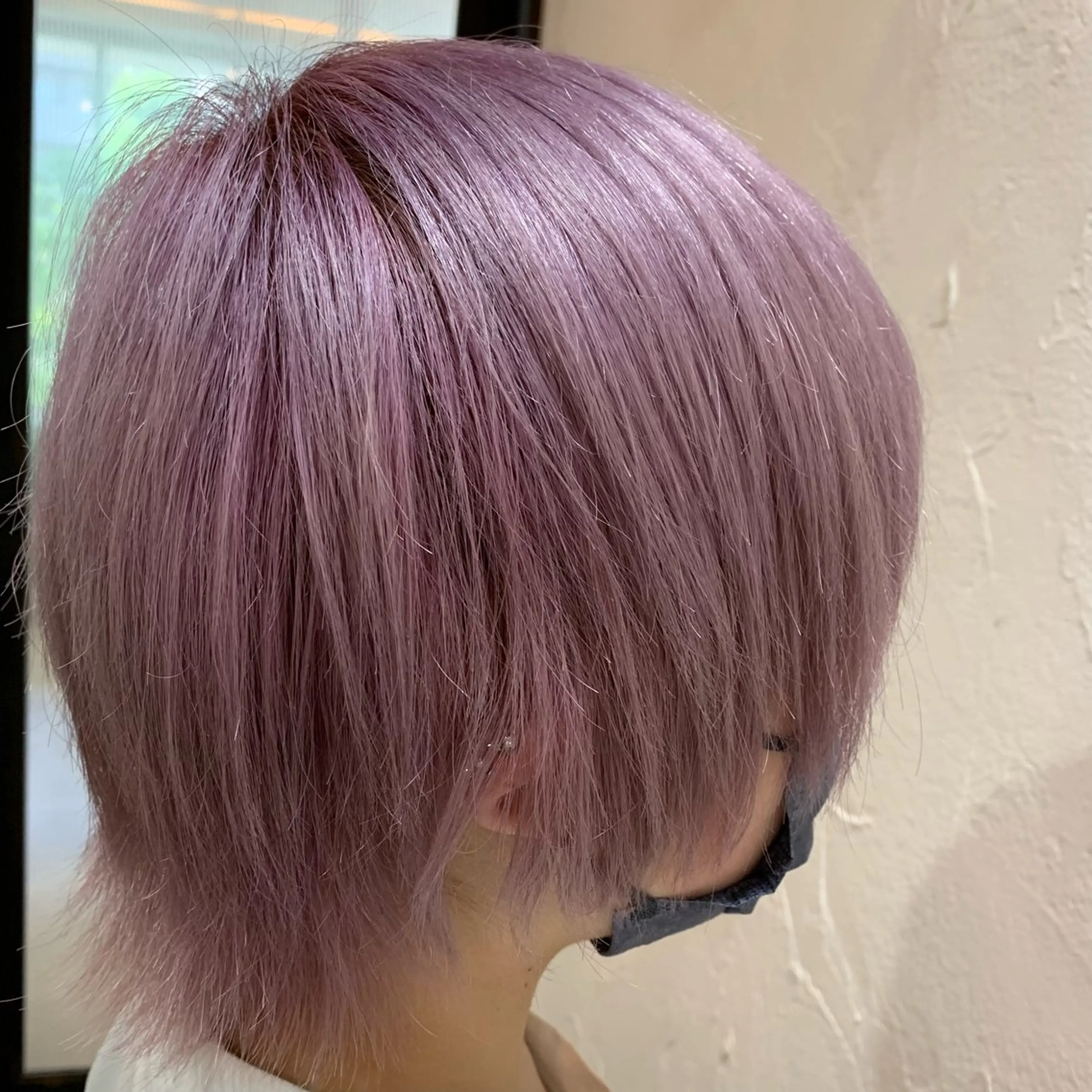 カラー ブリーチ ピンクカラー ピンクパープル 礒谷 夏帆のヘアスタイル