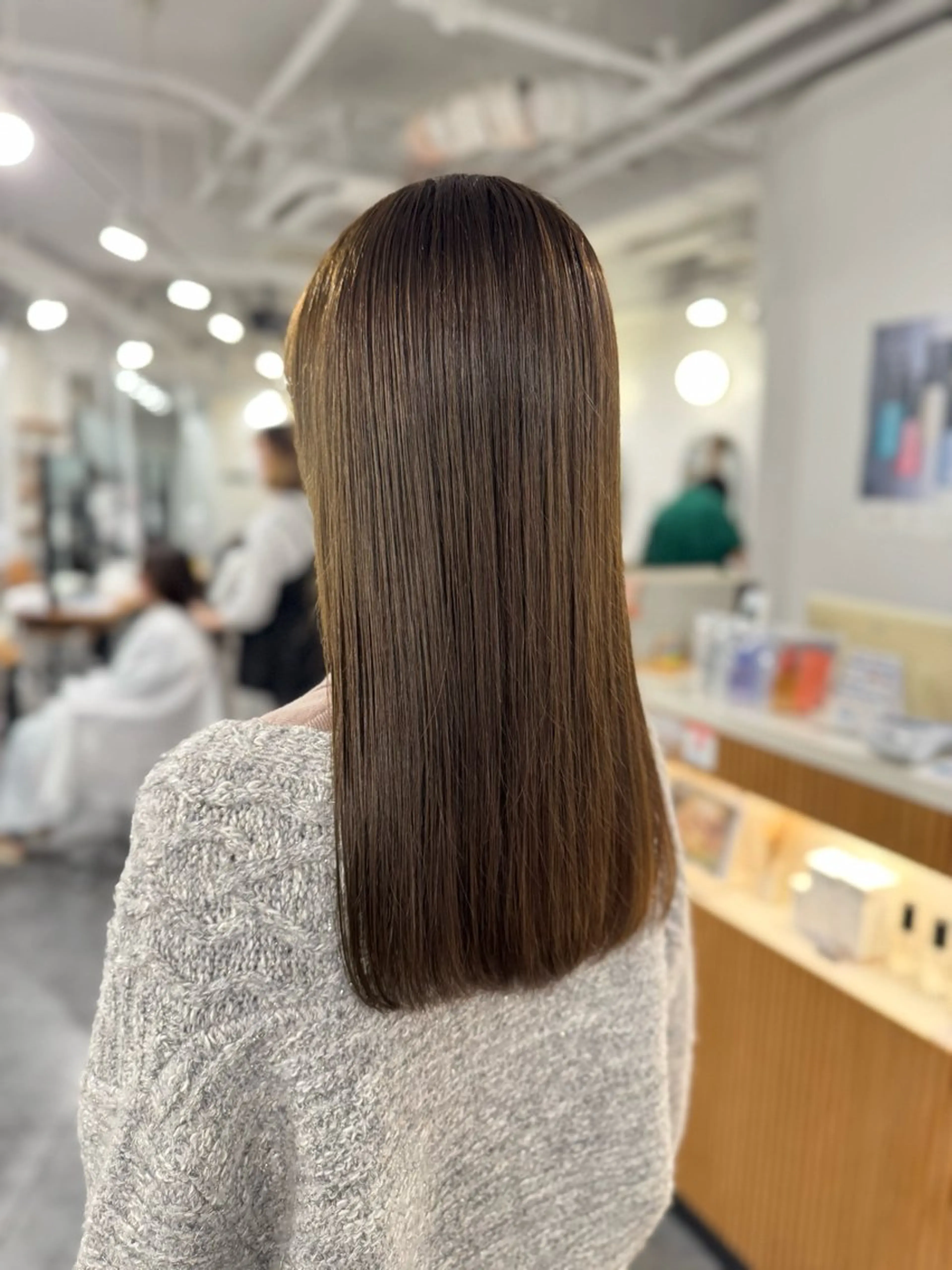 セミロング カラー ベージュカラー オリーブベージュ カット ヘアカラー SHIAN 橋本 Daikiのヘアスタイル