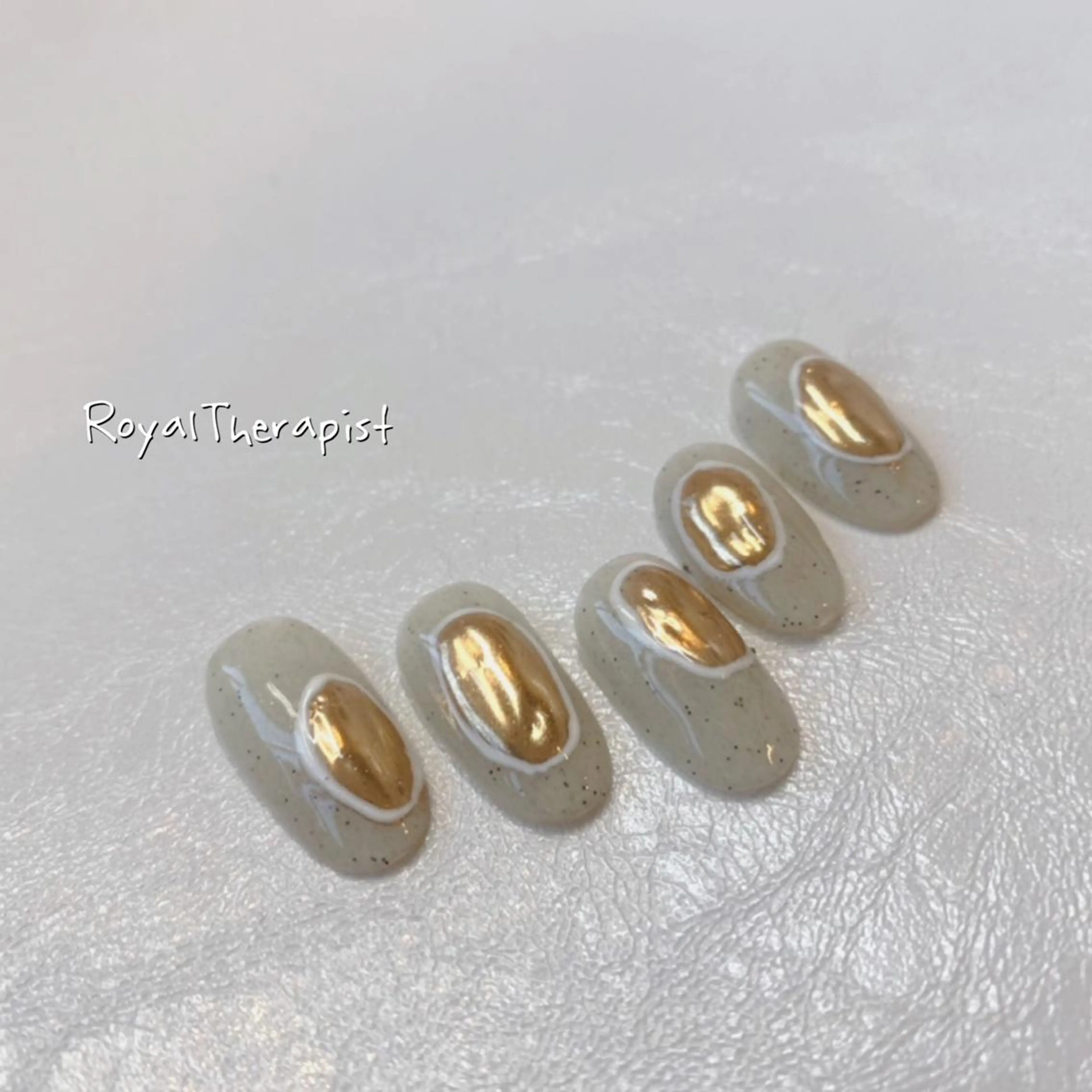 ネイル 【尾下】 ロイヤル•セラピストのネイルデザイン