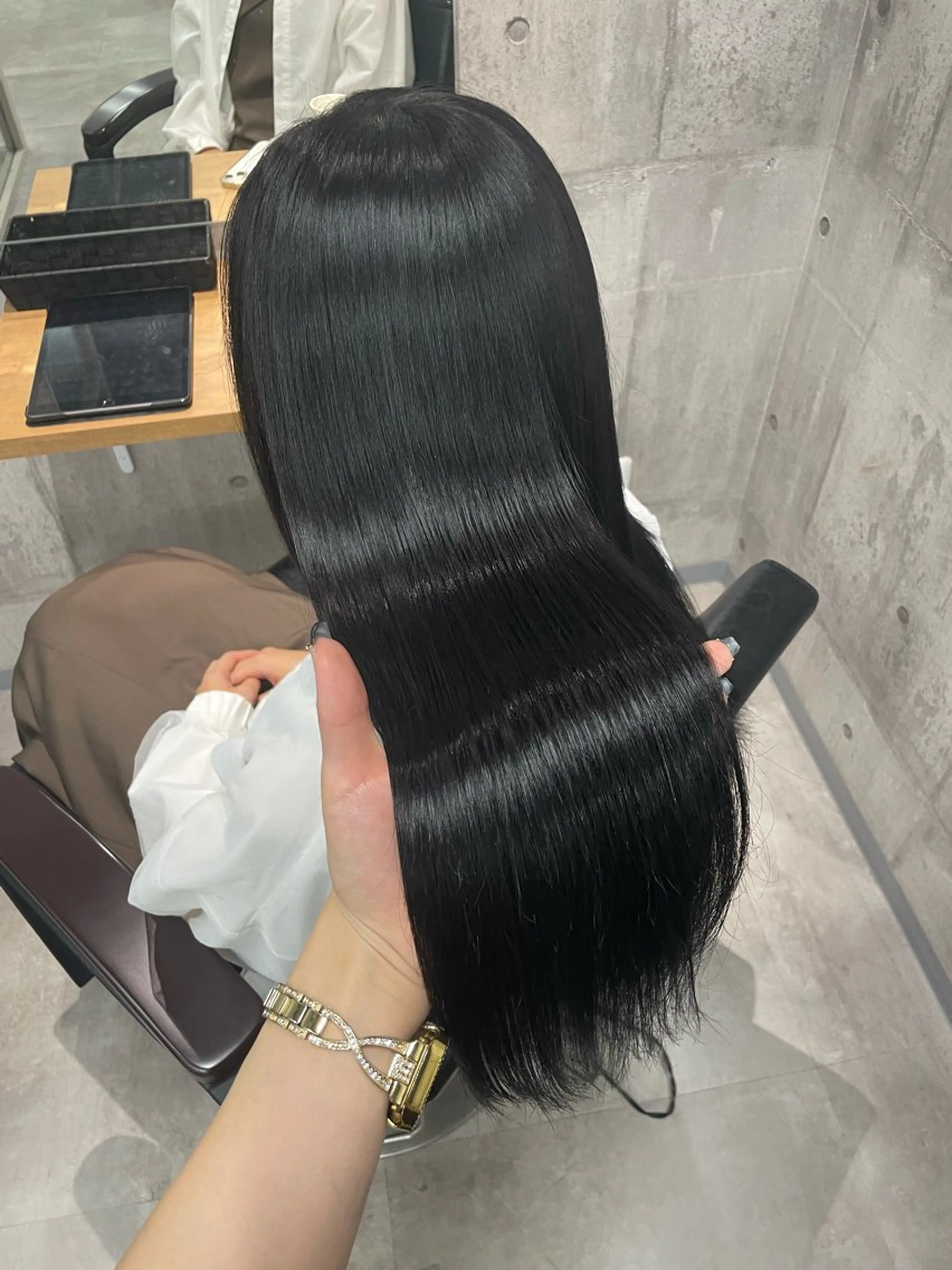 ロング ayano /レイヤー/艶カラーのヘアスタイル