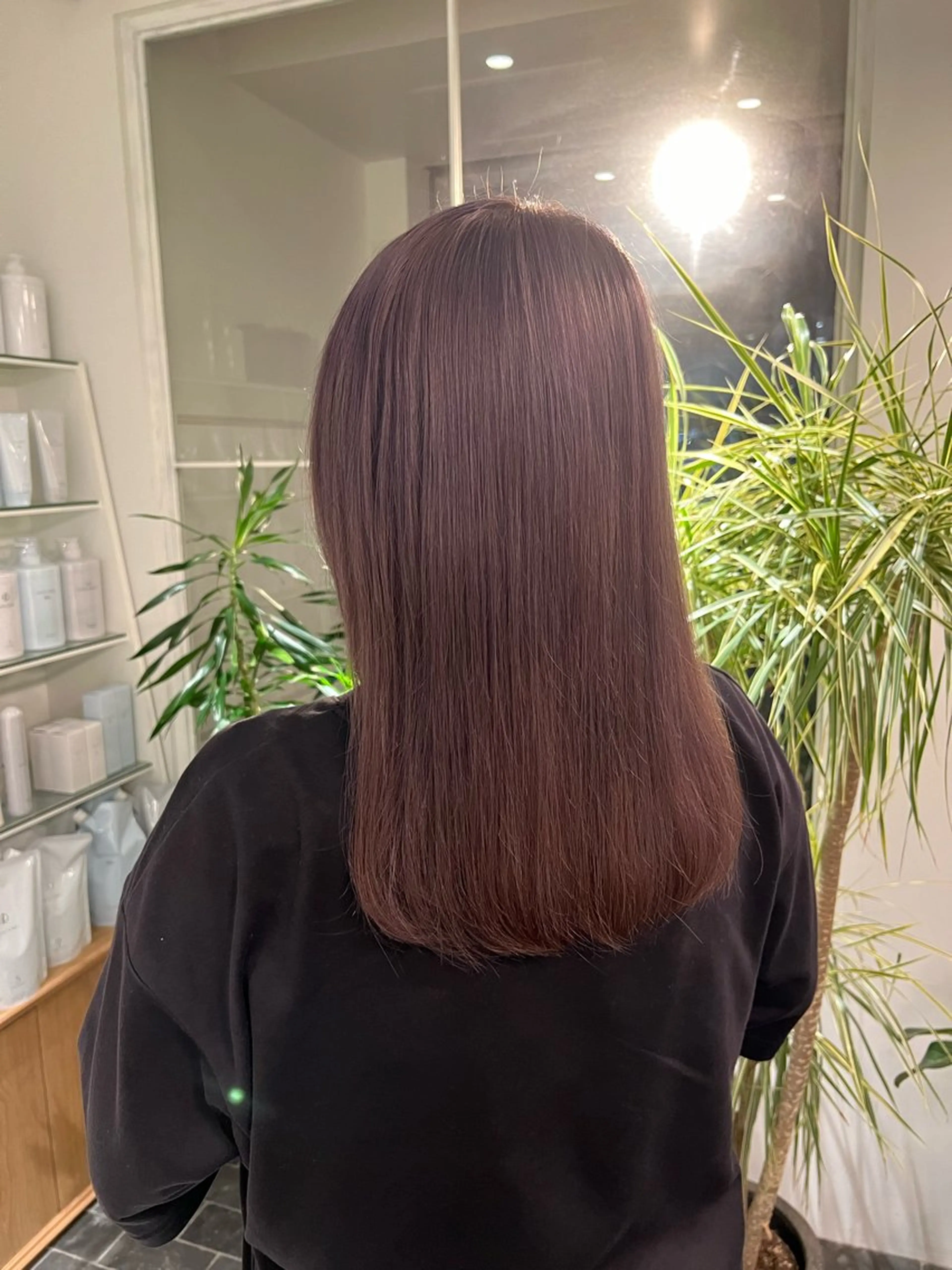 セミロング カラー ブリーチ ブラウンカラー ラベンダーカラー ラベンダーブラウン ワタナベ モカ🦢ダブルカラーのヘアスタイル