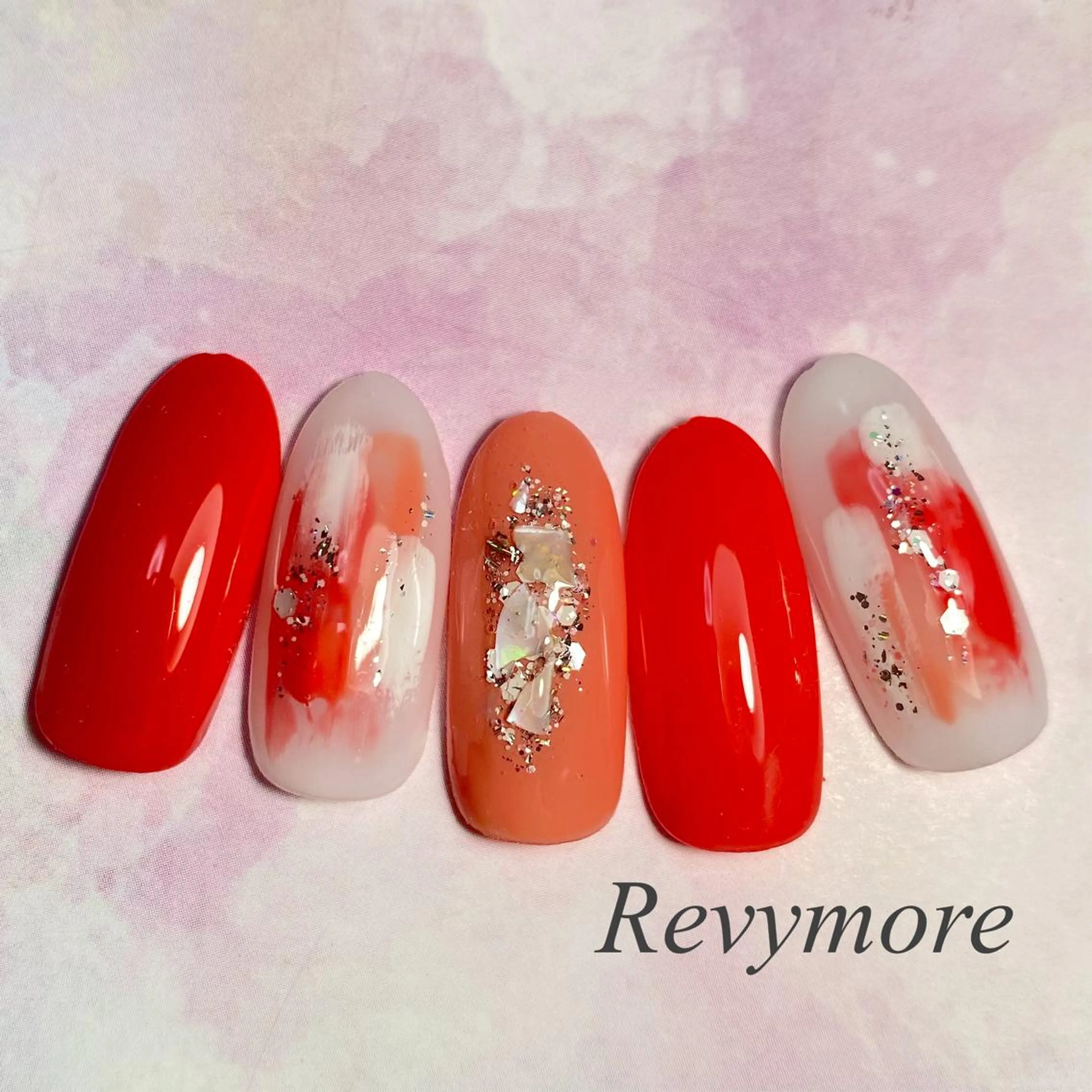 ショート ネイル 韓国風ヘア ジェルネイル キラキラネイル 韓国ネイル ニュアンスネイル nail salon Revymoreのネイルデザイン