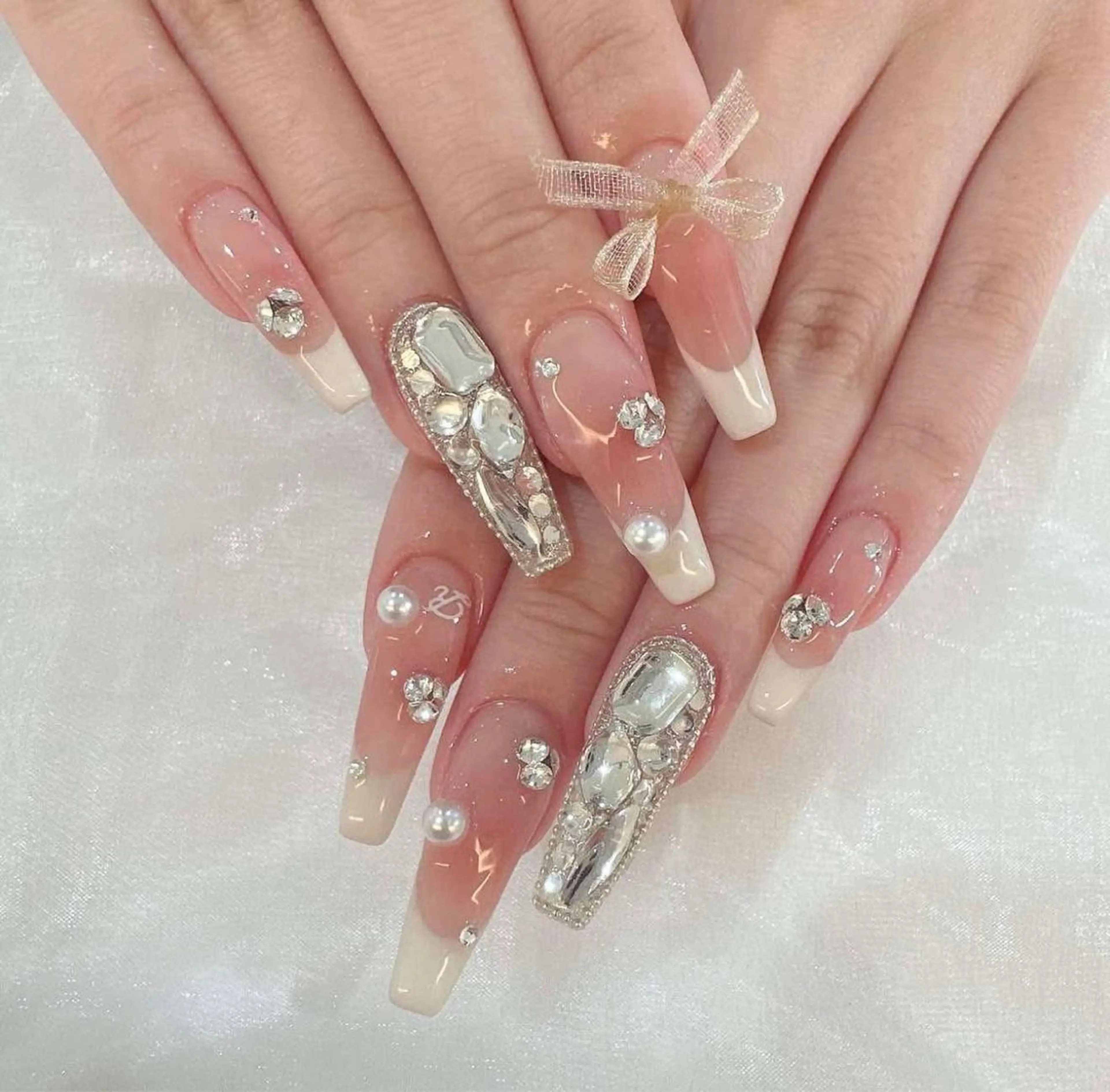 ネイル オーロラネイル クリアネイル フラッシュネイル ジェルネイル グラデーション ハンドネイル Amee Nail Salonのネイルデザイン