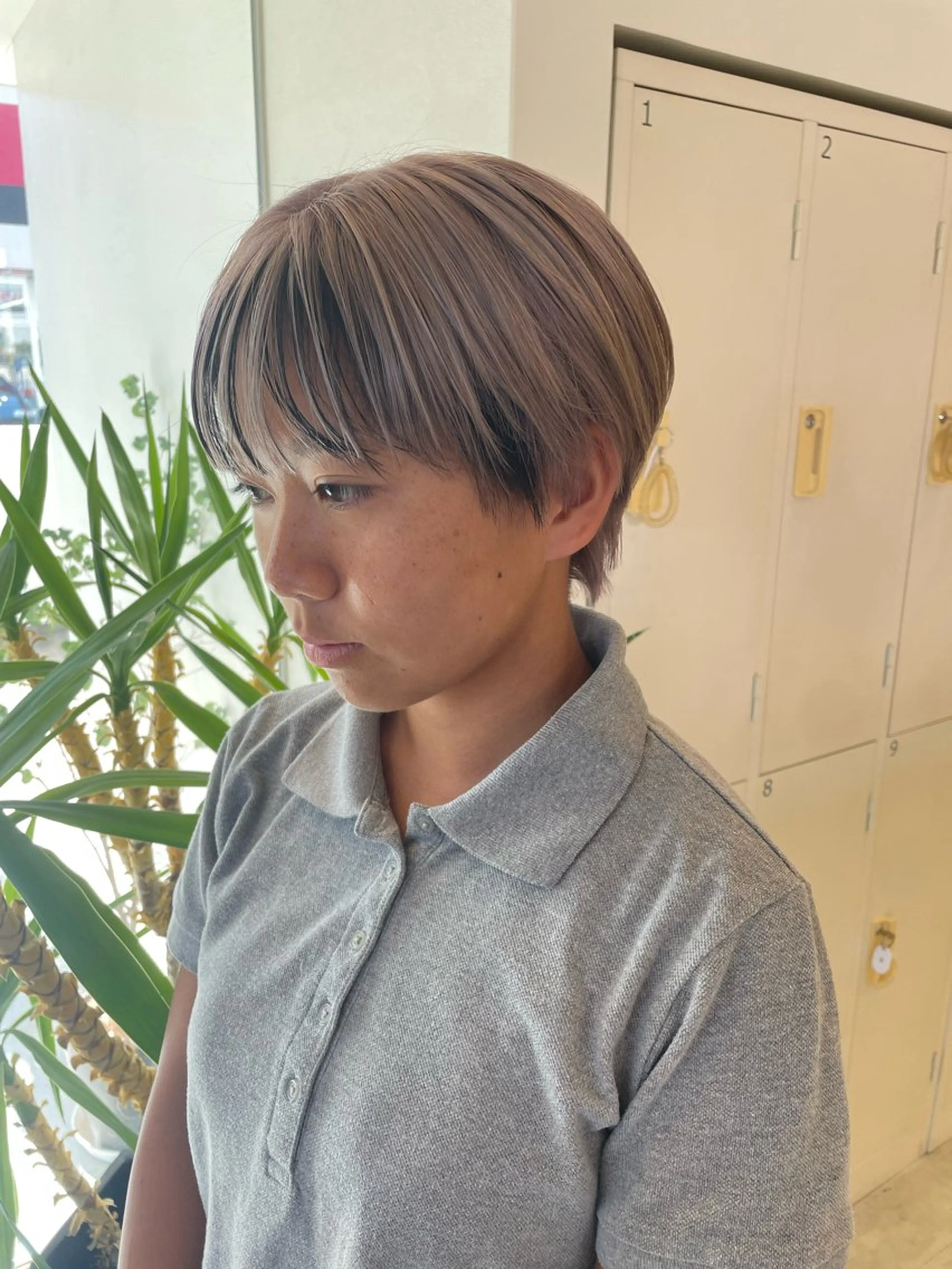 ショート カラー 黒髪 ブロンド デザインカラー ホワイトブロンド ヘアカラー SARA古賀店 かすみ🐬🩵のヘアスタイル