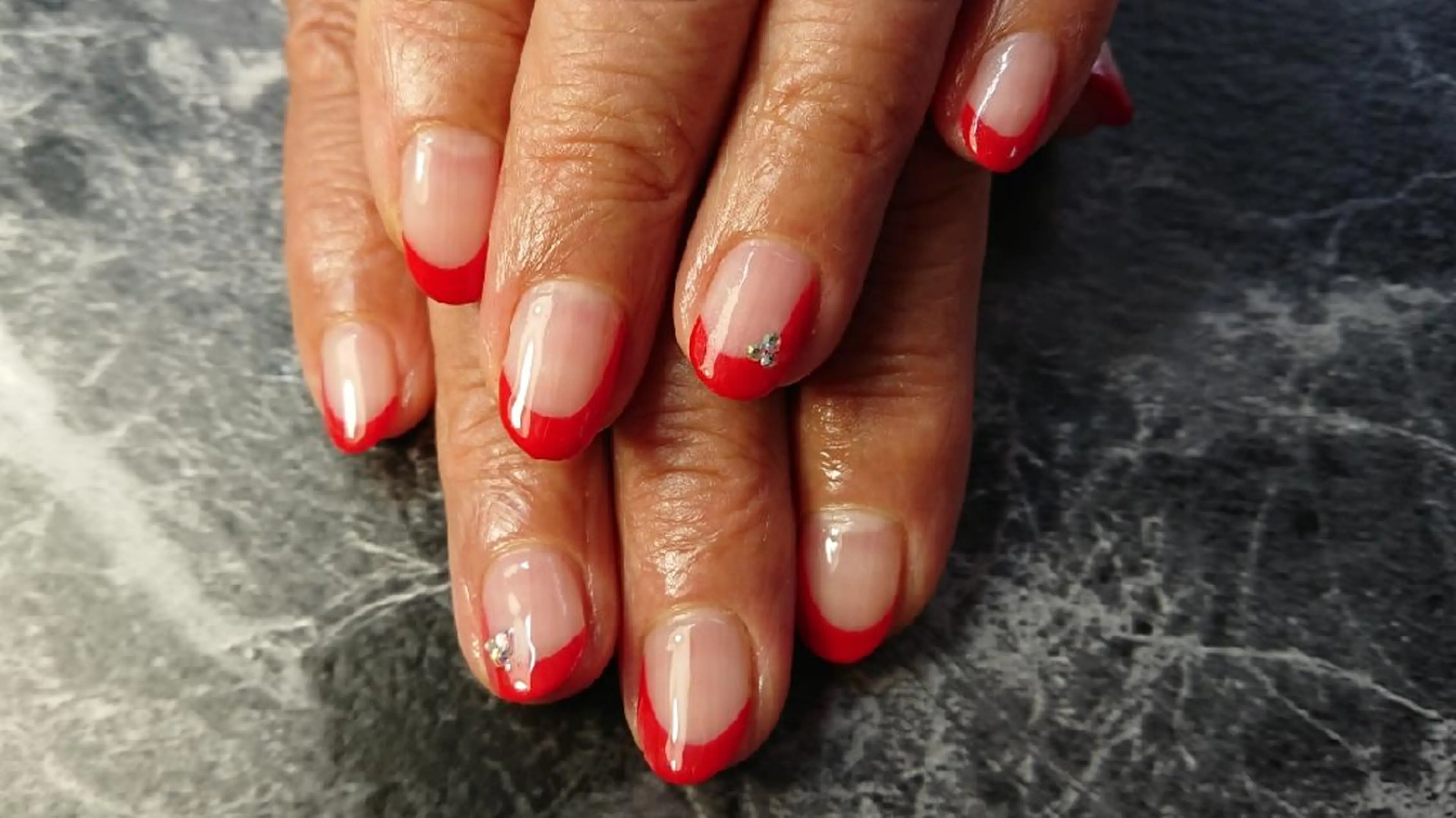 ネイル フレンチネイル 赤色 林 珠里のネイルデザイン