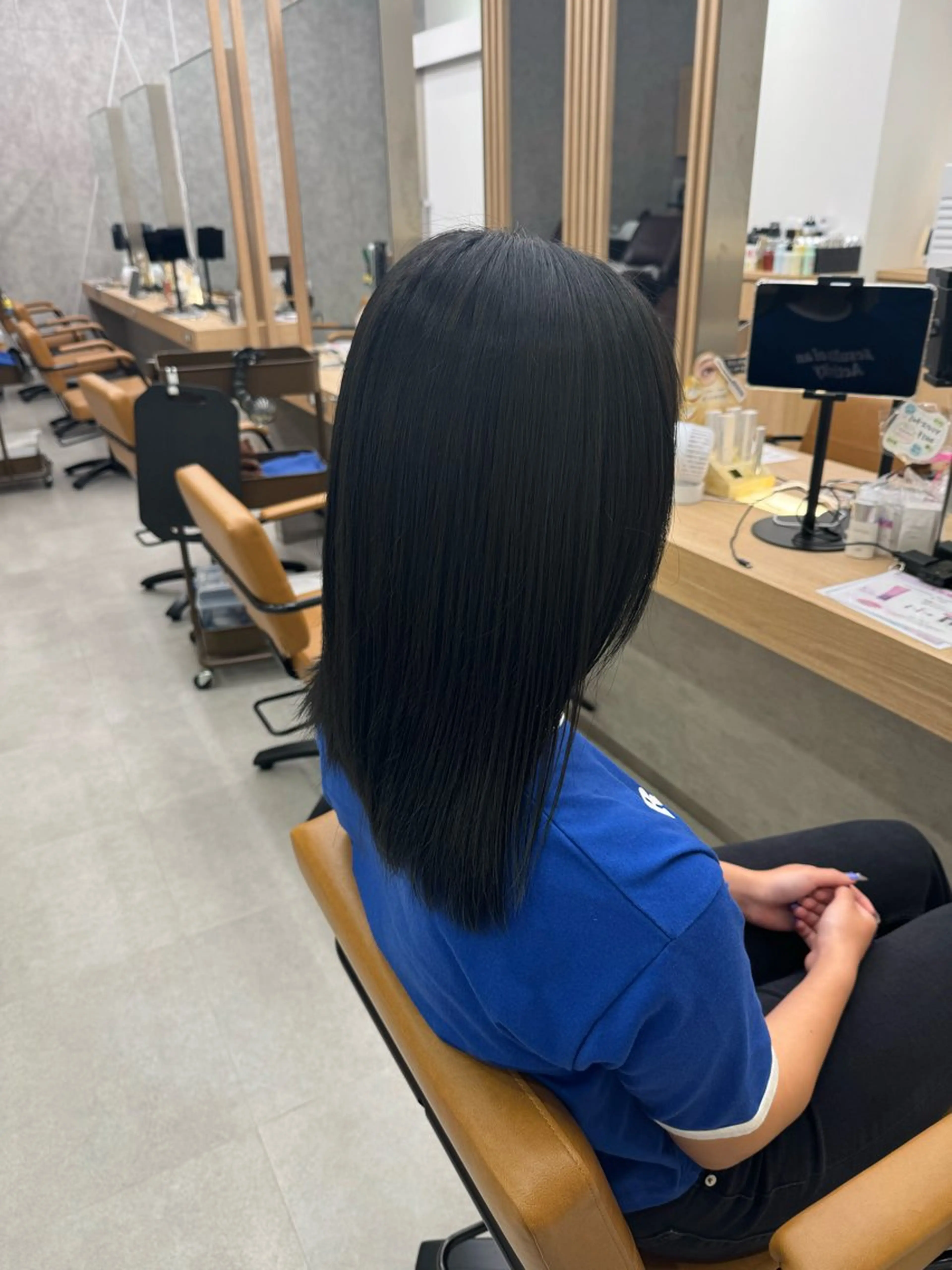 セミロング カラー 黒髪 ブルーカラー ブルーブラック ヘアカラー トリートメント けー すけのヘアスタイル