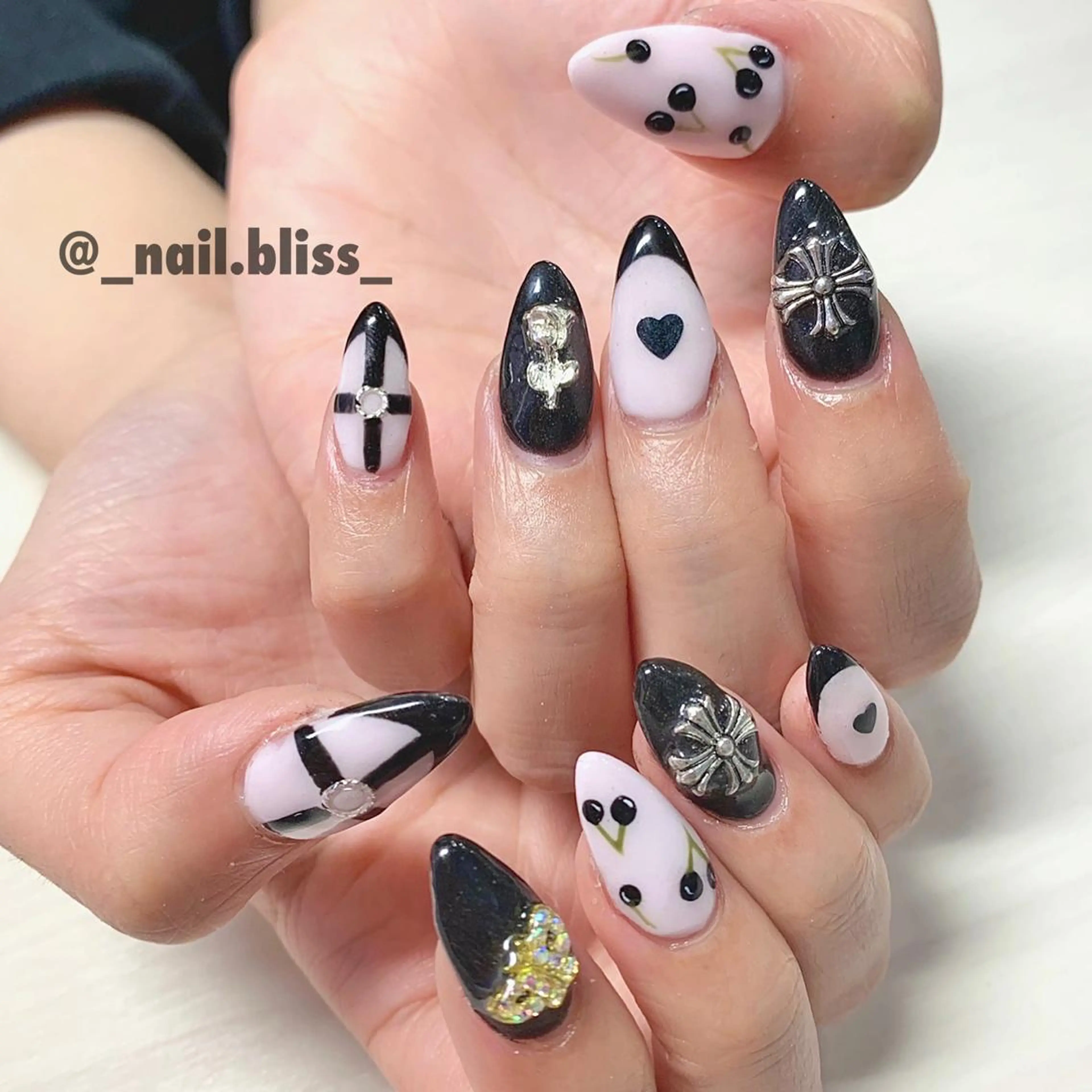 ネイル フレンチネイル NAIL BLISSのネイルデザイン