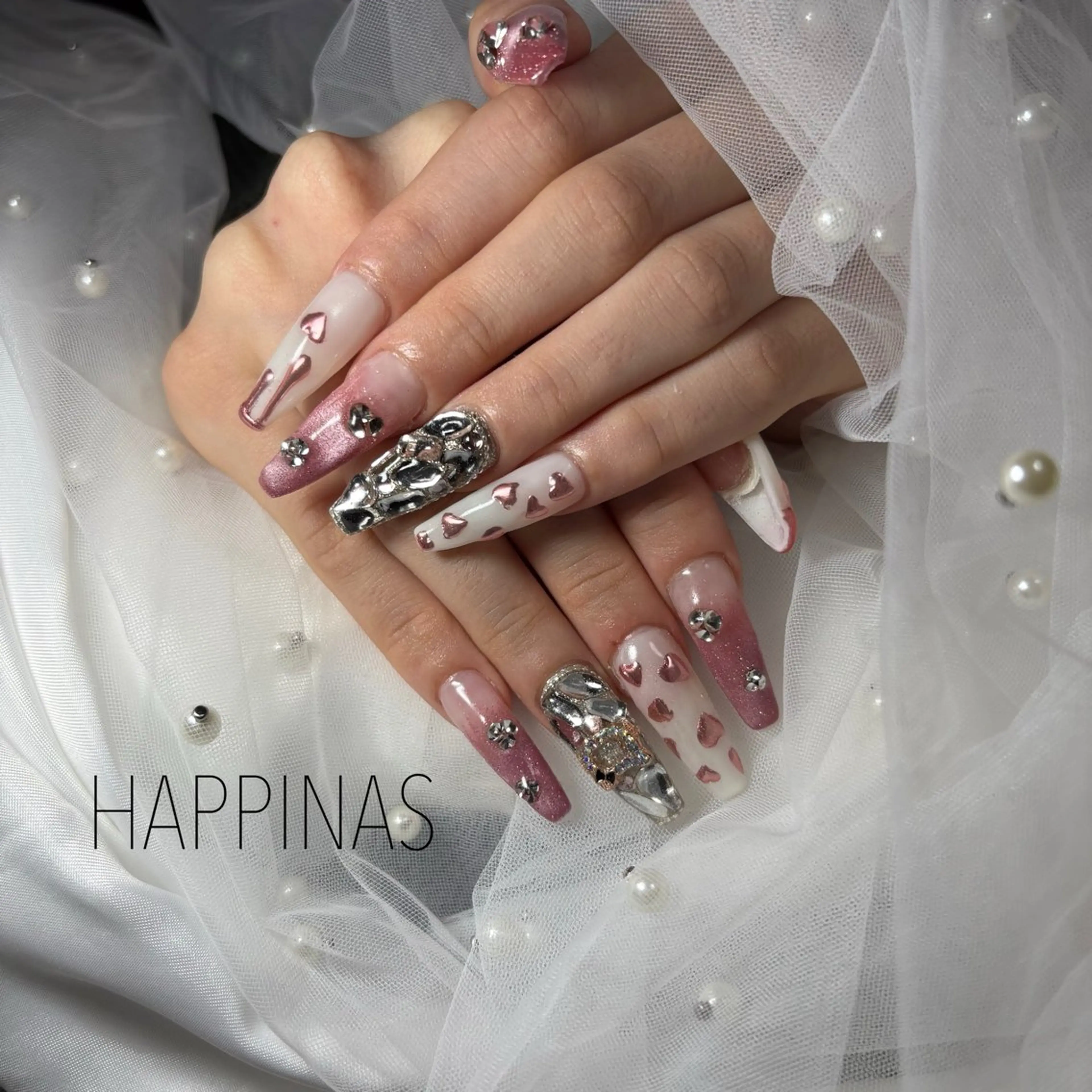 ネイル ミラーネイル ハンドネイル HAPPINAS所属・HAPPINAS kotomiのネイルデザイン