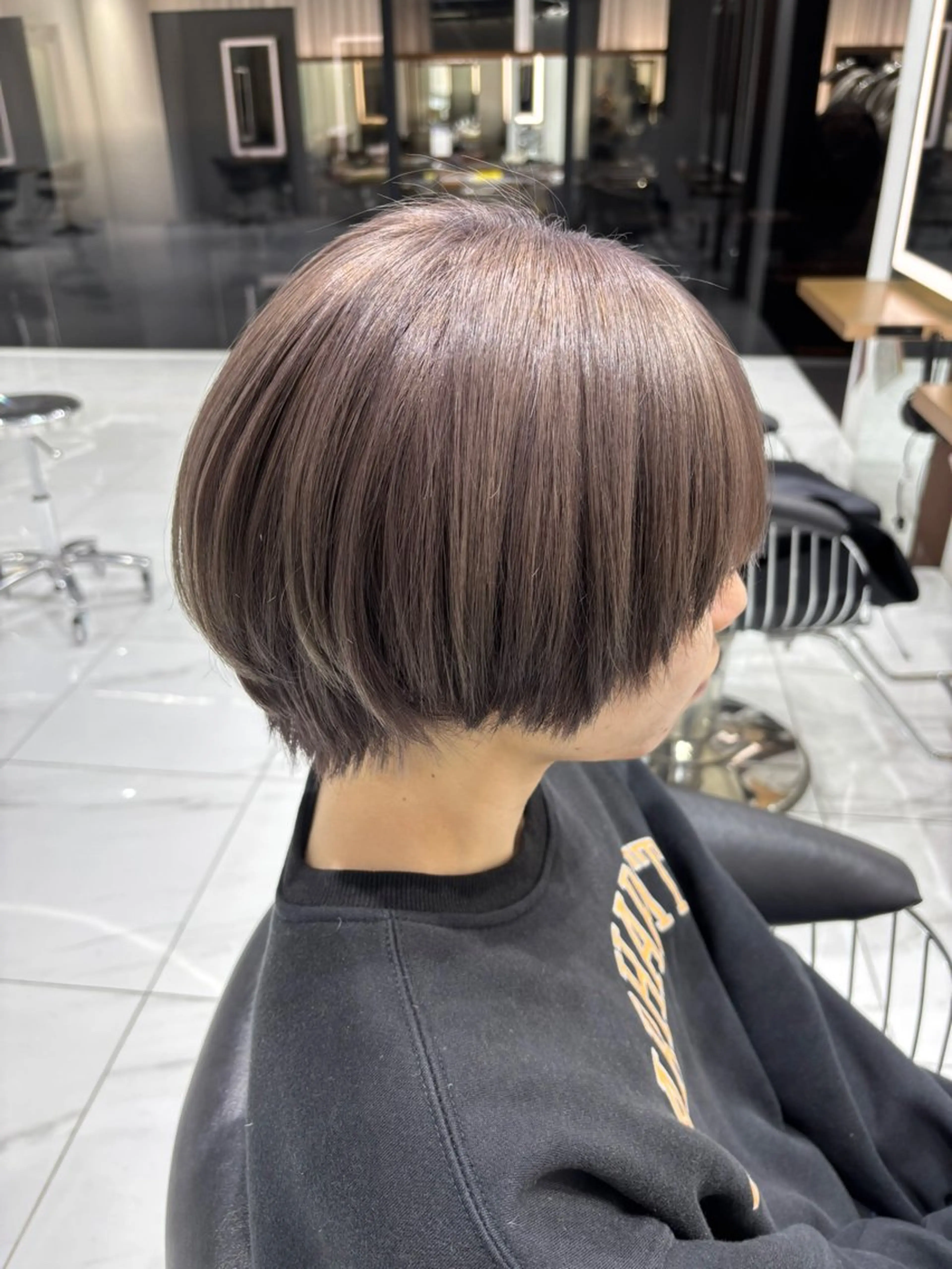 ショート カラー グレージュ ラベンダーカラー ラベンダーグレージュ ラベンダーグレー ヘアカラー ねね🦖 /ブリーチカラーのヘアスタイル