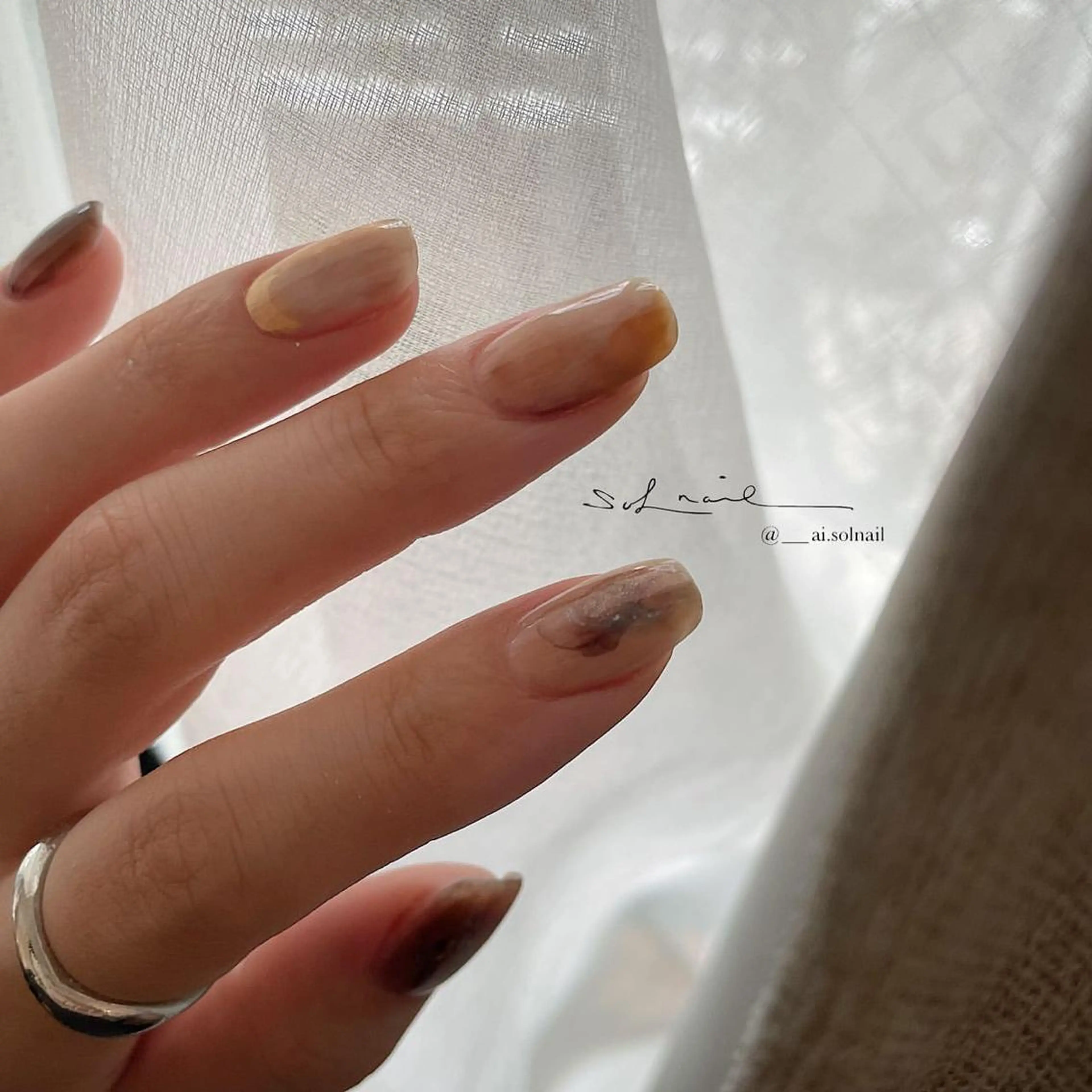 ロング カラー パーマ ヘアアレンジ メンズ キッズ ネイル マツエク・マツパ アイブロウ ベージュカラー ブラウンカラー シルバー 眉カラー カラーマツエク 🍃伏見 / soL nail / aiのネイルデザイン