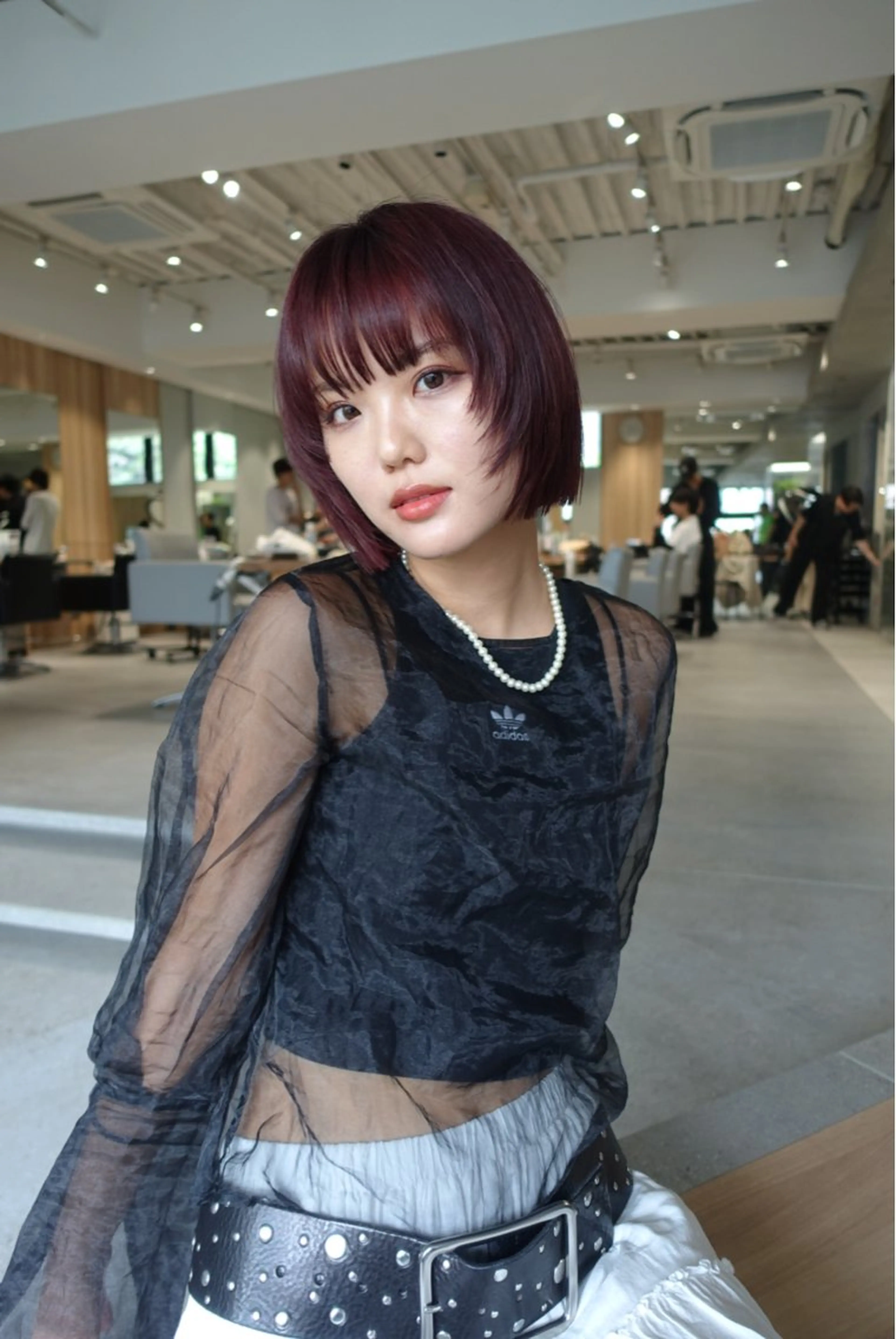 ショート カラー ブリーチ ボルドーカラー ブリーチなしカラー ボブ 顔周りカット MINX 外山 海成/銀座のヘアスタイル