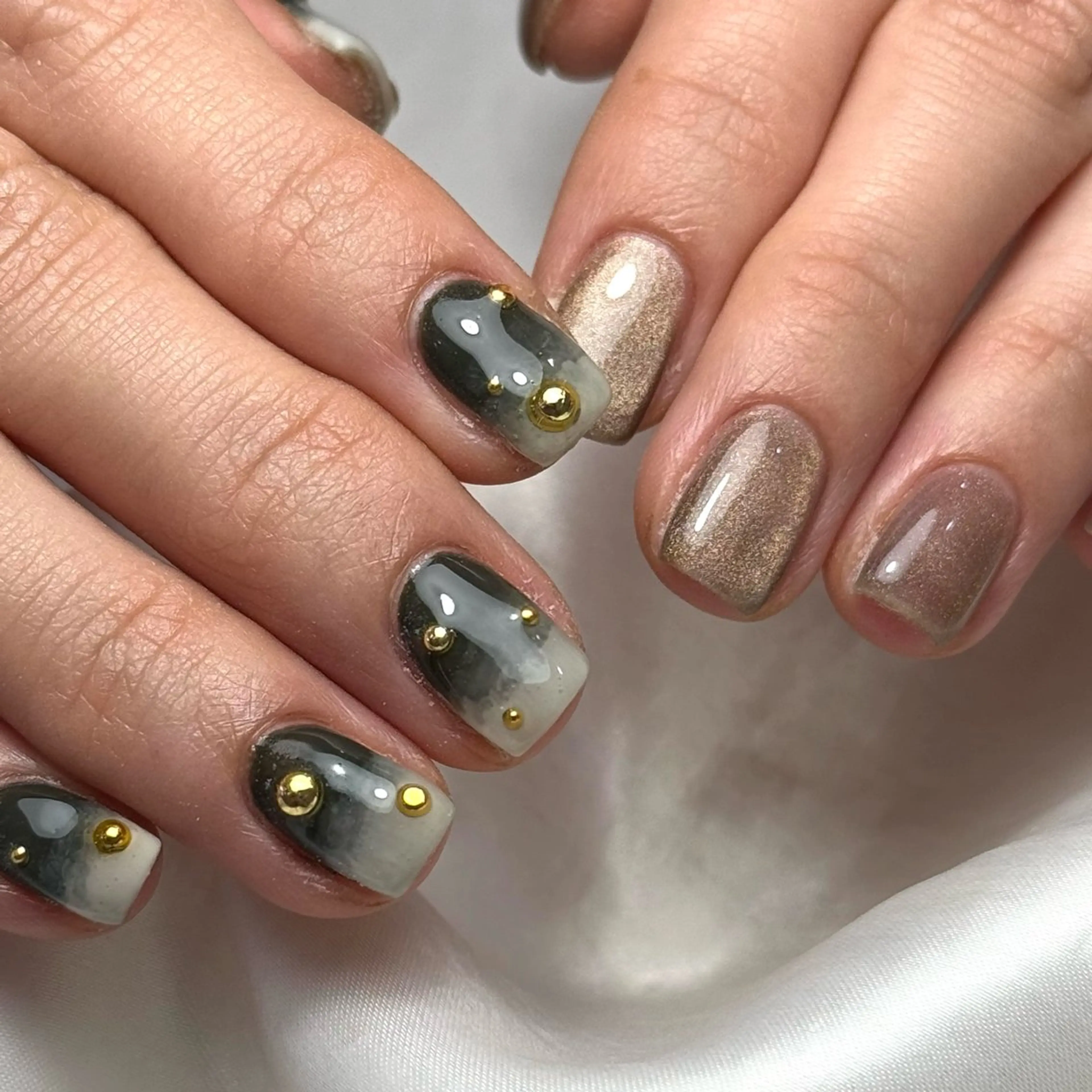 ネイル アートネイル ゴールド Ray nail natsu🎀のネイルデザイン