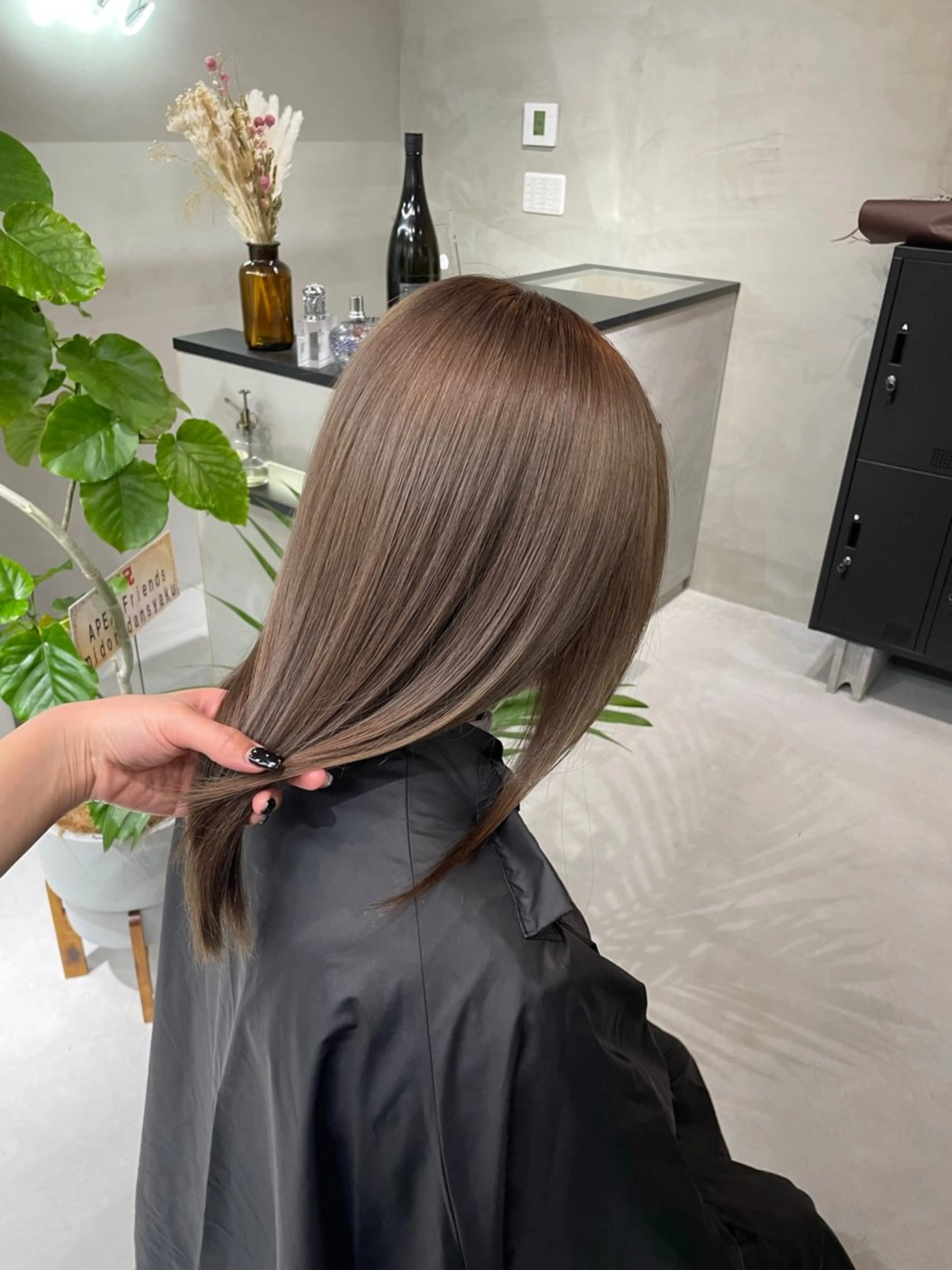 カラー ベージュカラー ブリーチ 透明感カラー モカベージュ lit 松井乃愛のヘアスタイル