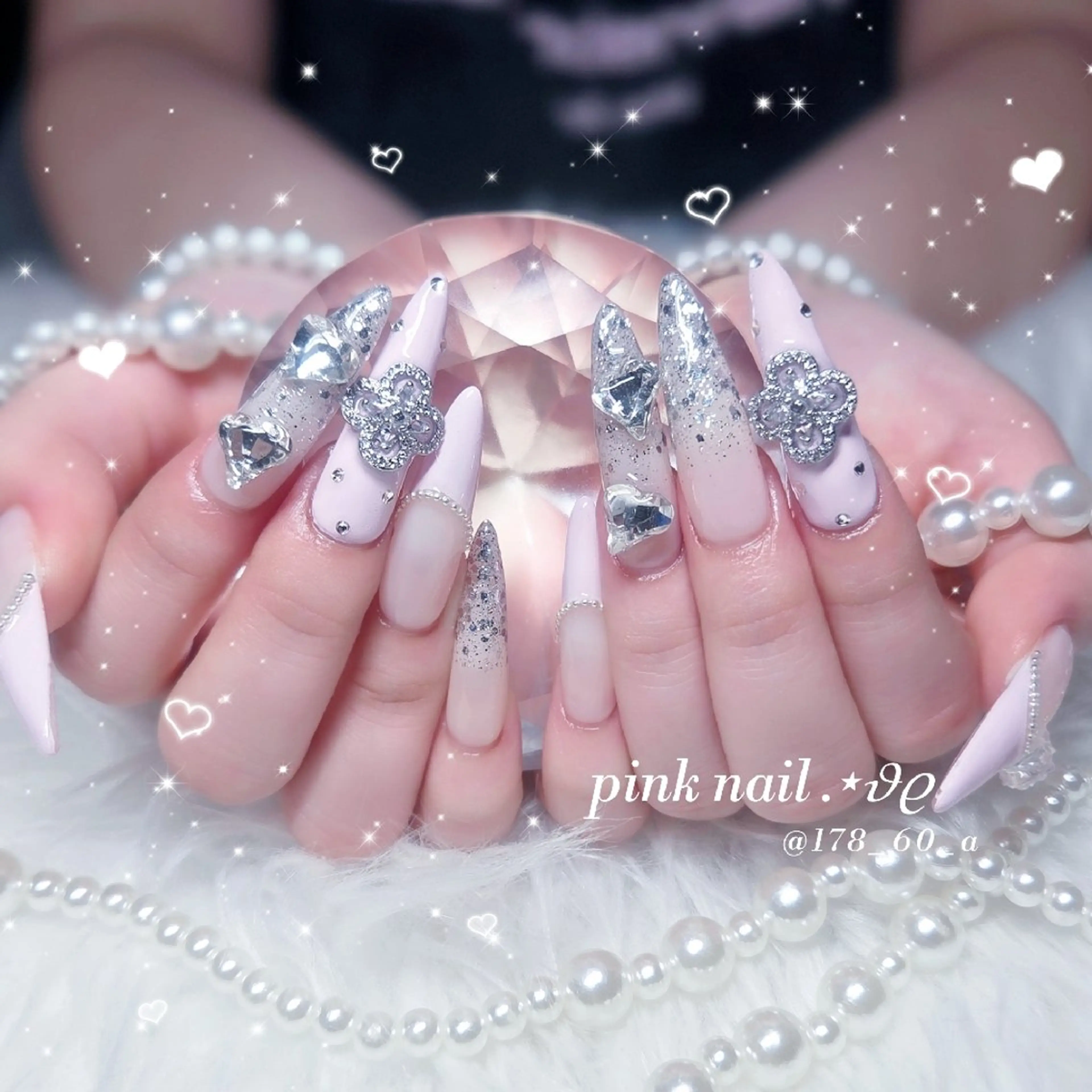 ネイル フレンチネイル ゴージャス グラデーション ラメ(グリッター) ラメグラデーション ハンドネイル HAPPINAS🎀  れん🖤痛ネイルのネイルデザイン