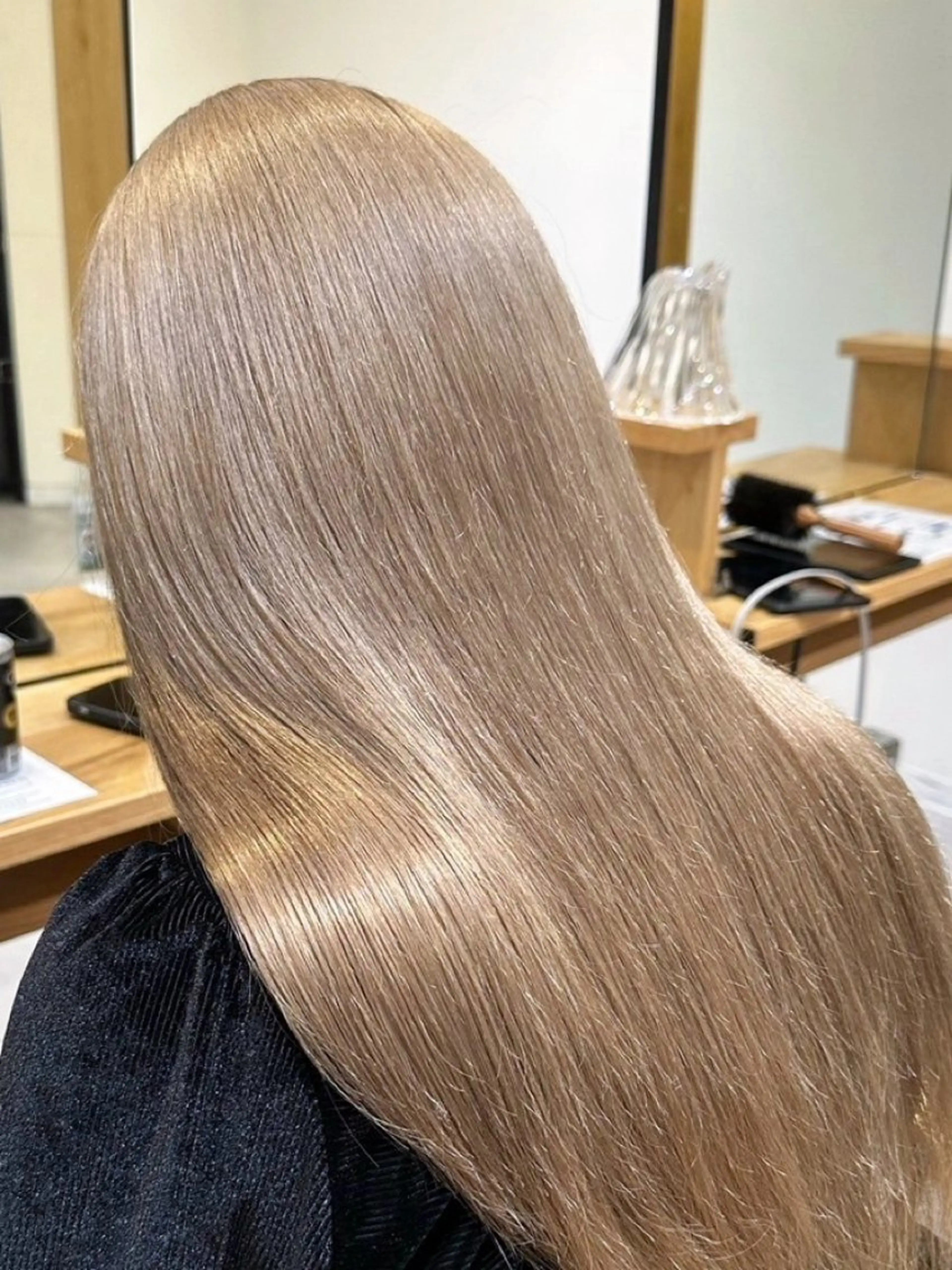 カラー 肌に馴染むハイトーン /ミルクティーカラーのヘアスタイル