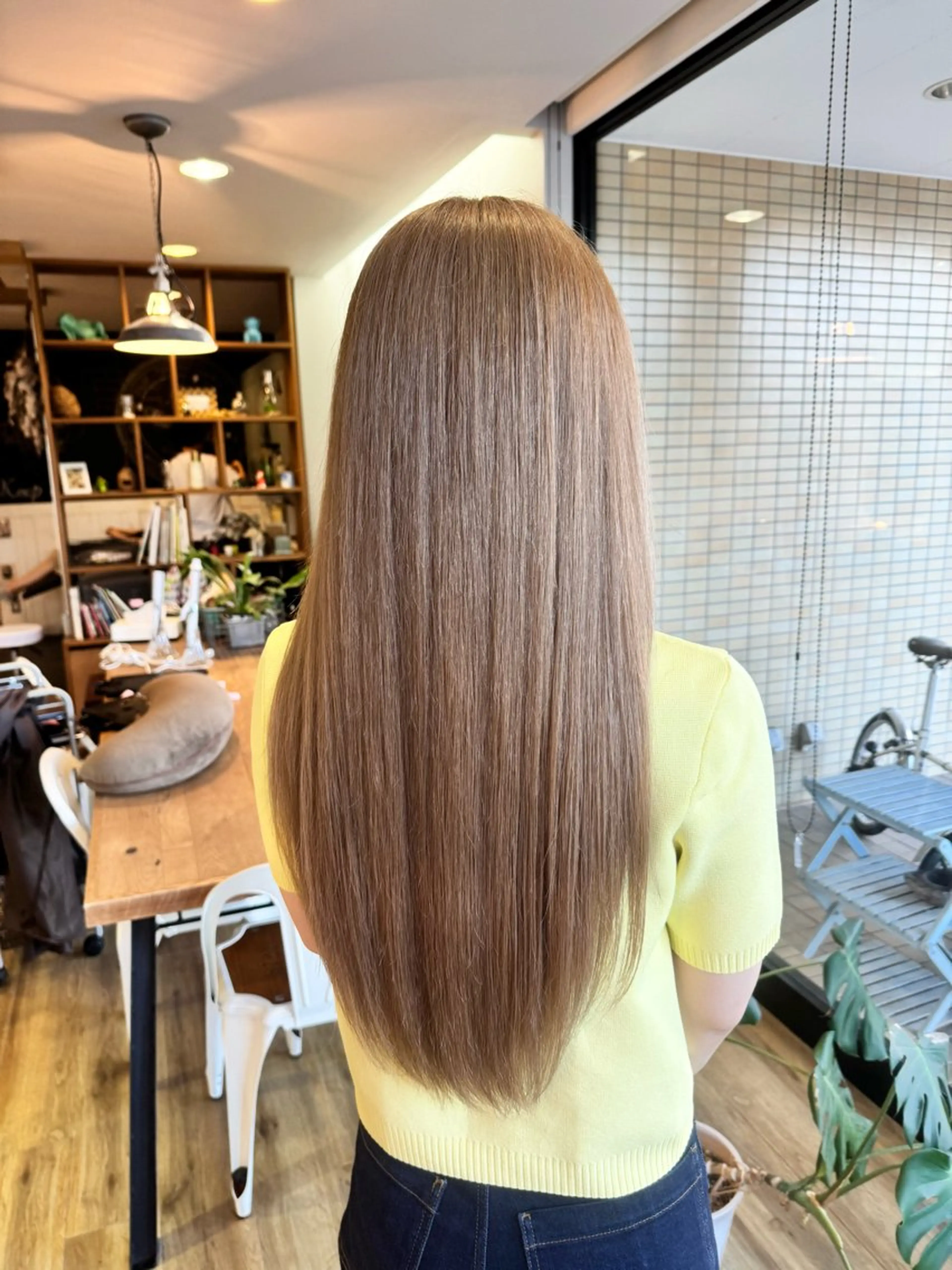 ロング カラー ベージュカラー ブリーチ ヘアカラー トリートメント ツキダテ ユイのヘアスタイル