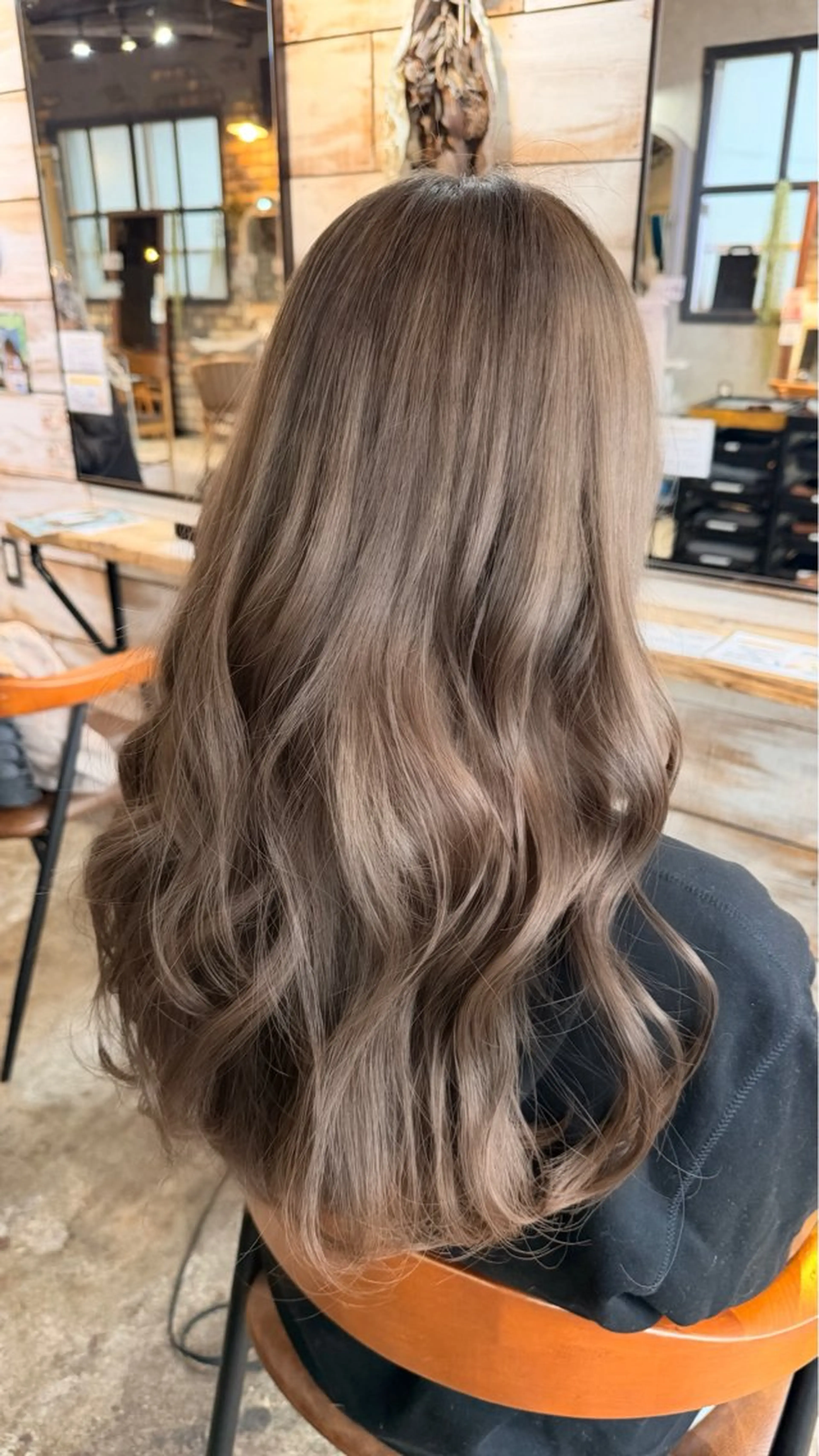 カラー ヘアカラー 手嶋 理仁のヘアスタイル