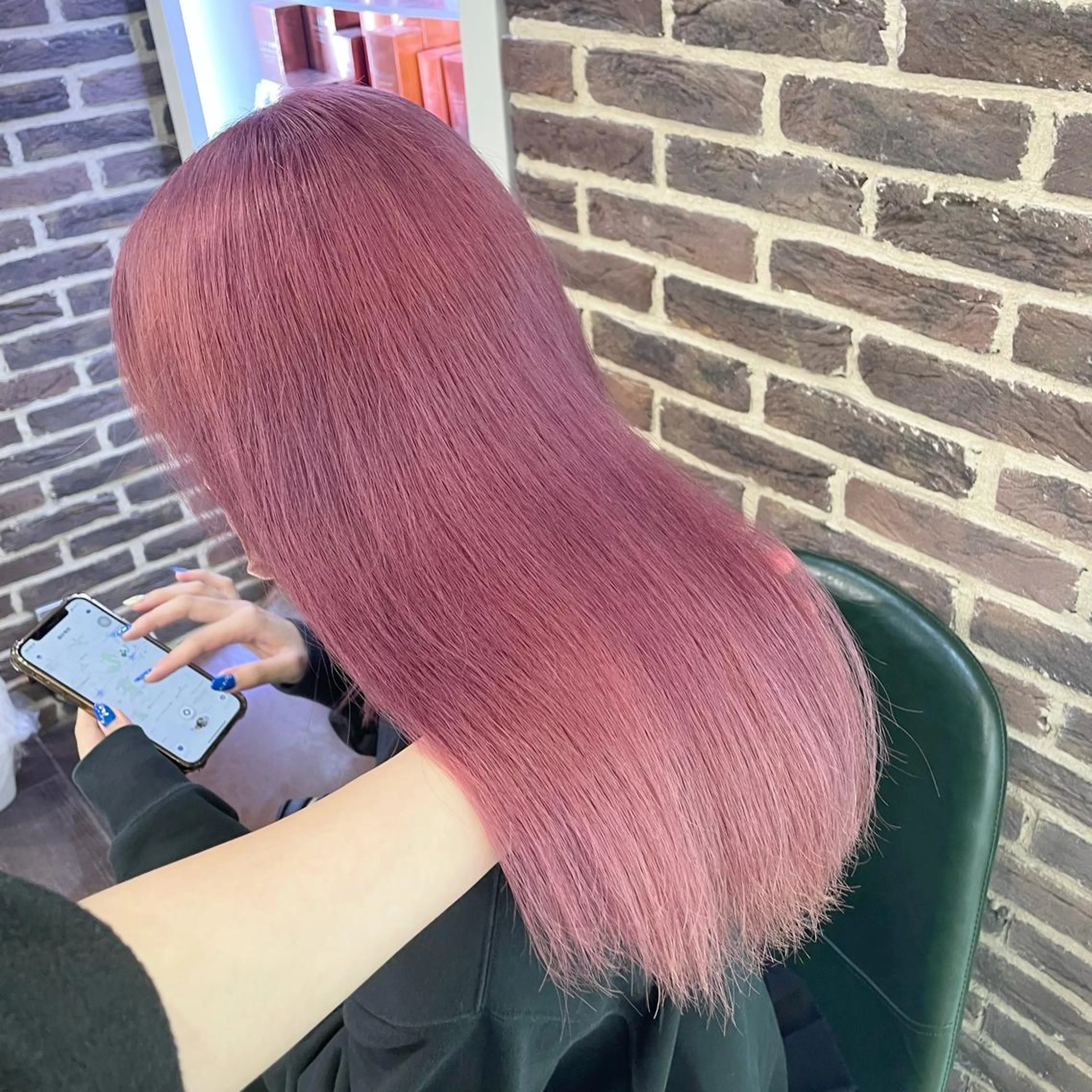 ロング カラー ピンクカラー aya/小顔レイヤー /柔らかカラーのヘアスタイル