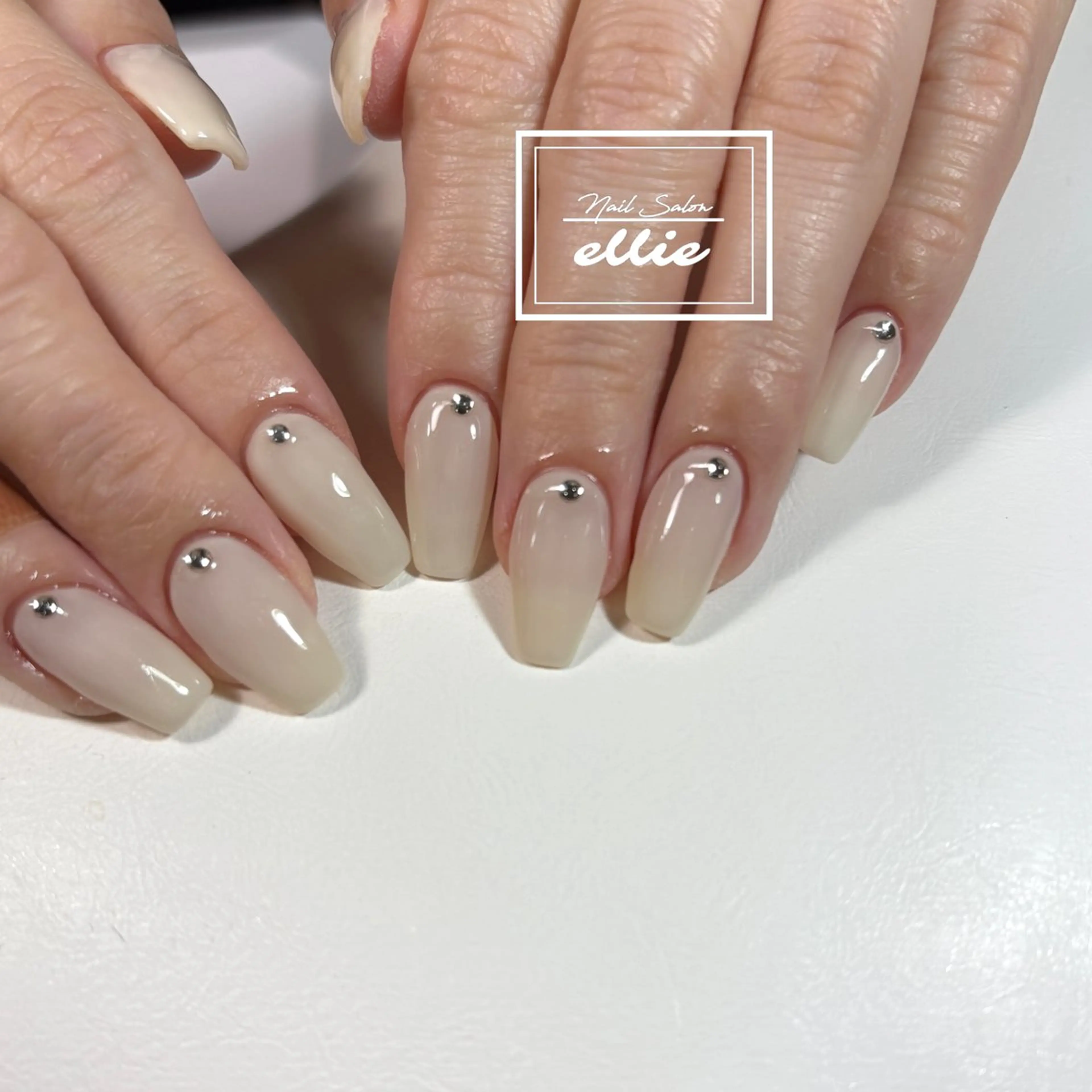 ネイル ホワイト Nail Salon ellie 🐣のネイルデザイン