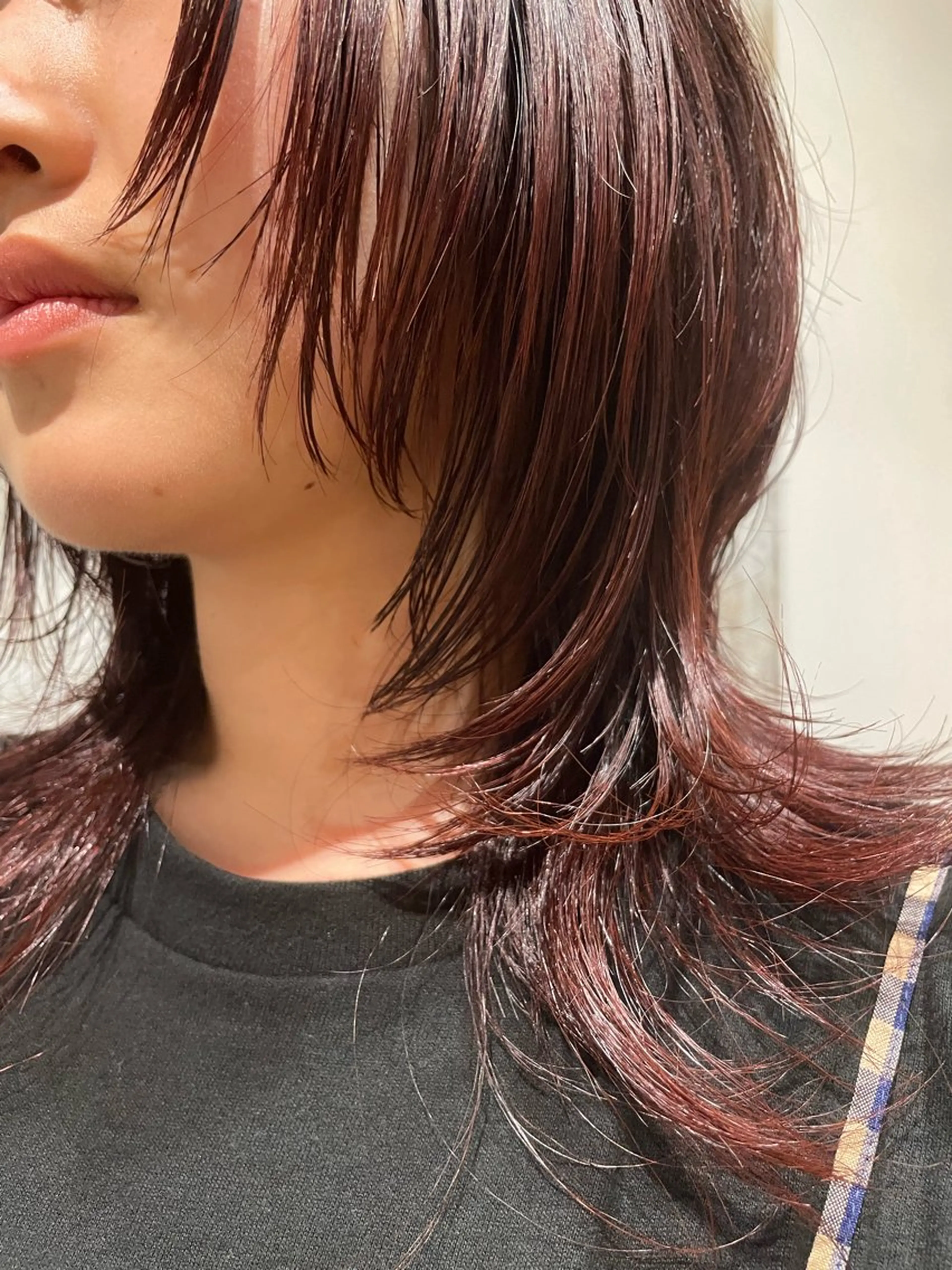 セミロング カラー ボルドーカラー 透明感カラー デザインカラー グラデーションカラー レッドカラー カット ヘアカラー 【お洒落パーマ】 Elme　肥塚康汰郎のヘアスタイル