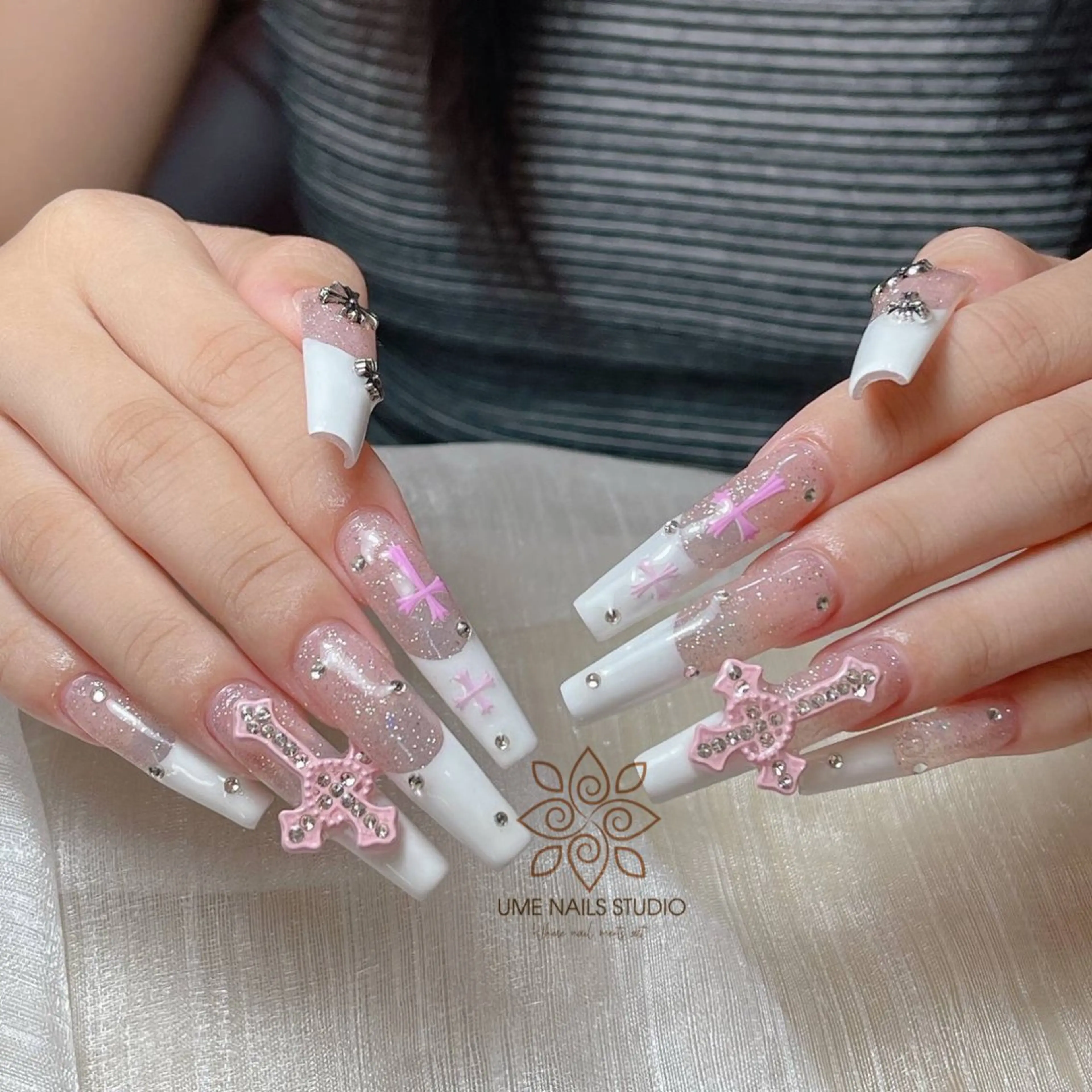 ネイル チークネイル クリアネイル ガーリー キラキラネイル 韓国ネイル Ume Nail Studioのネイルデザイン