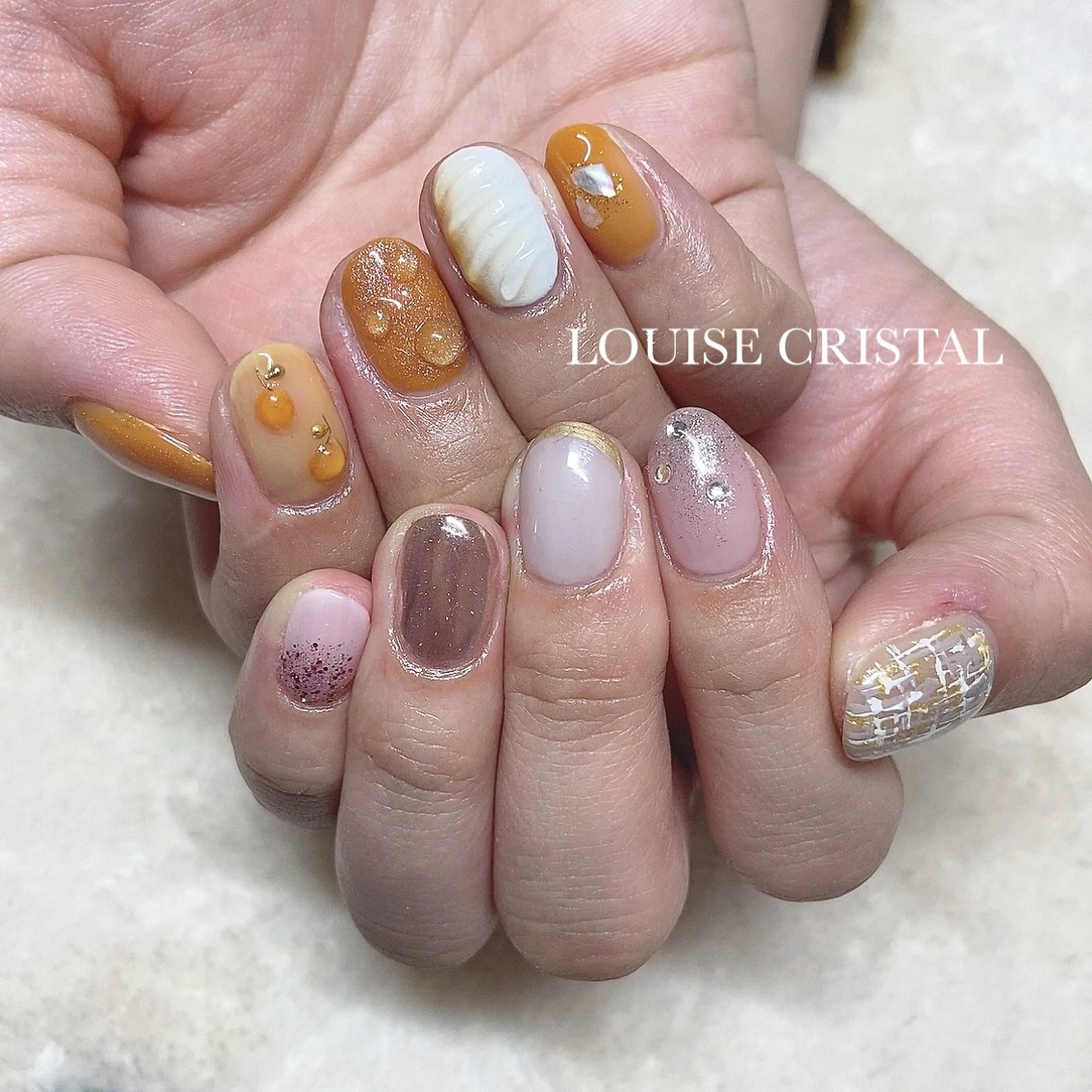 ネイル ミラーネイル ツイードネイル ハンドネイル LOUISE CRYSTALのネイルデザイン