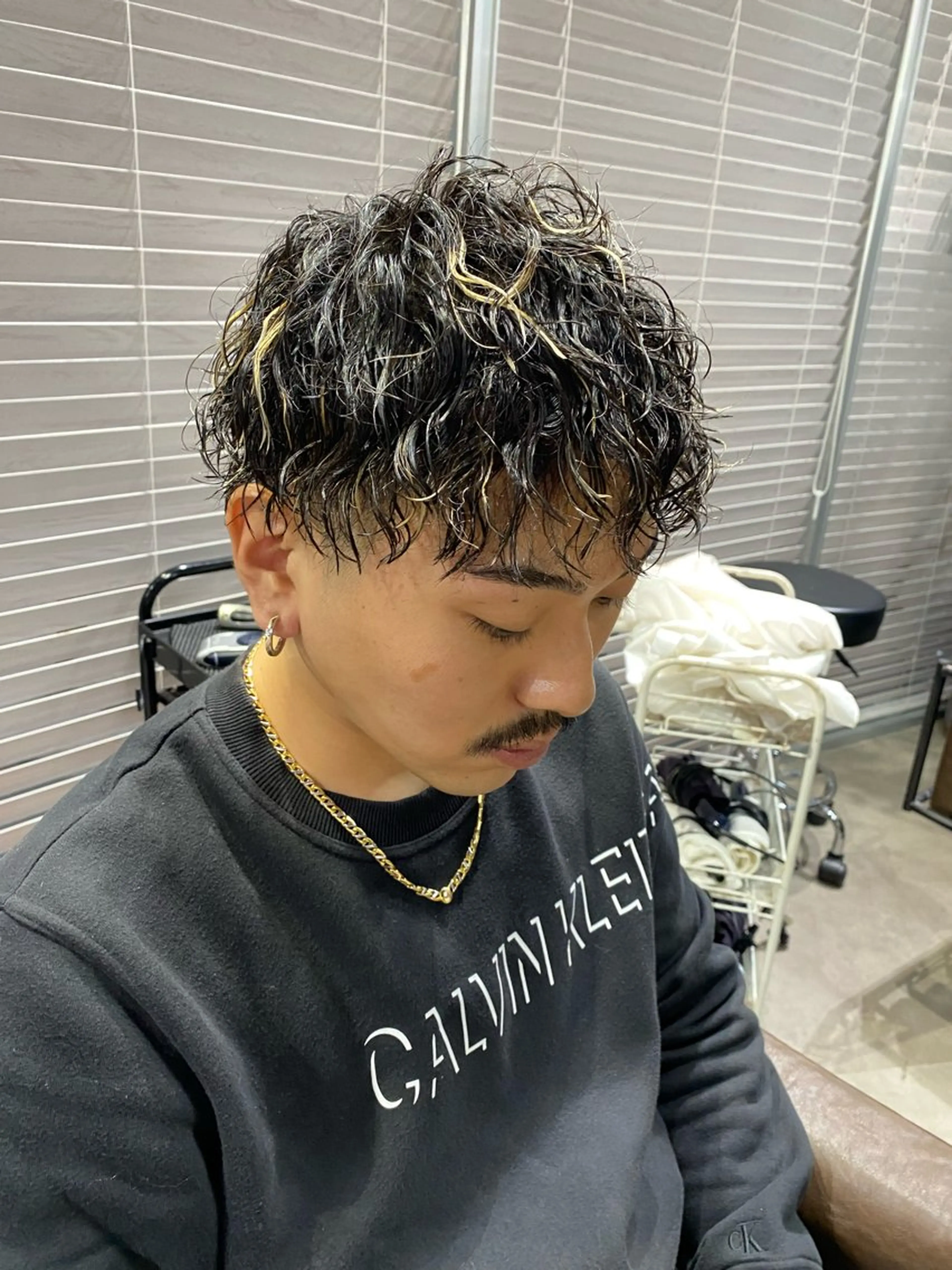 ショート ハイライト ツイストパーマ カット ヘアカラー 山影✨バレイヤージュ ハイライト✨メンズ◎のヘアスタイル