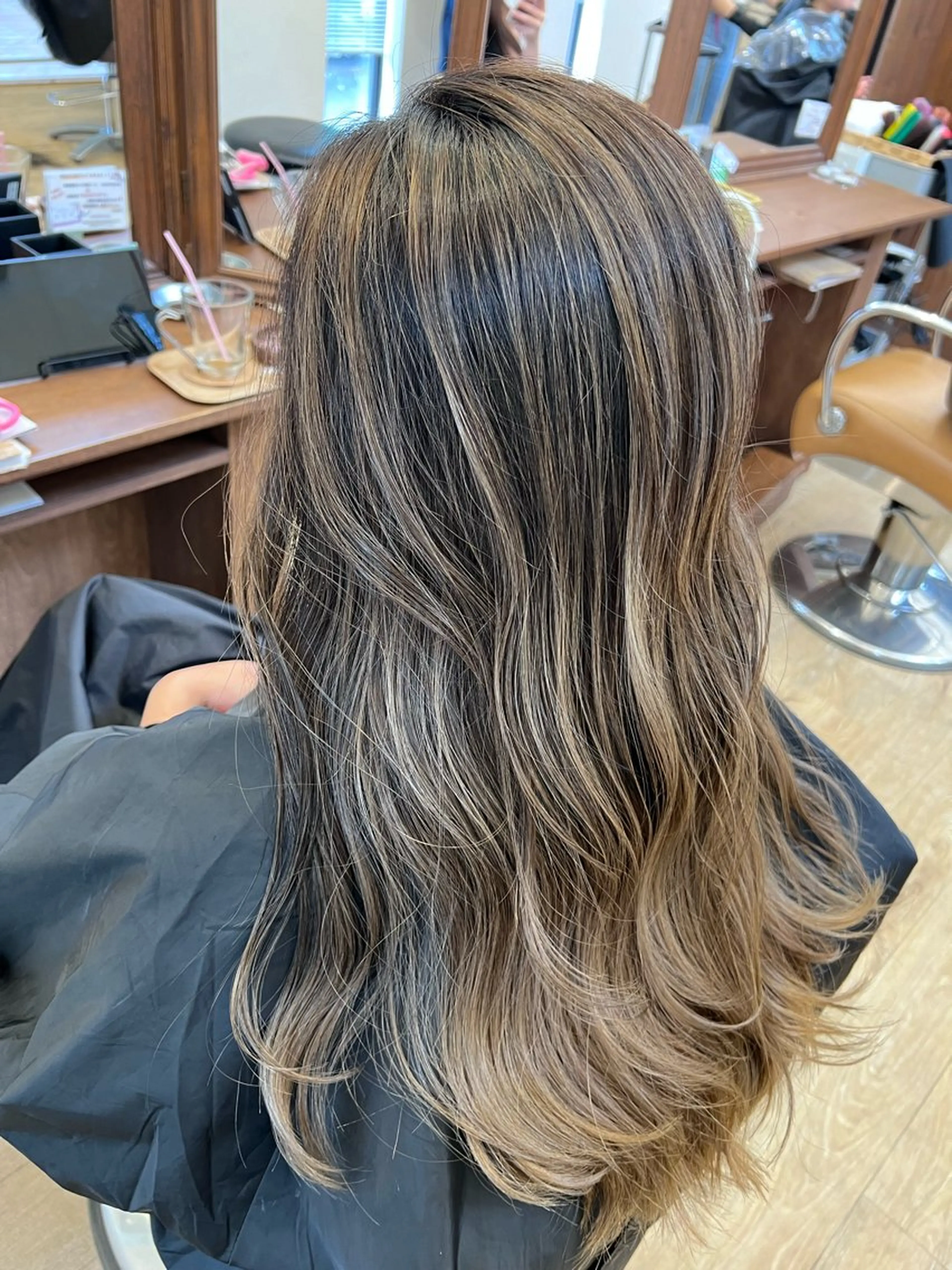 ロング カラー バレイヤージュ レイヤーカット 篠原 海のヘアスタイル