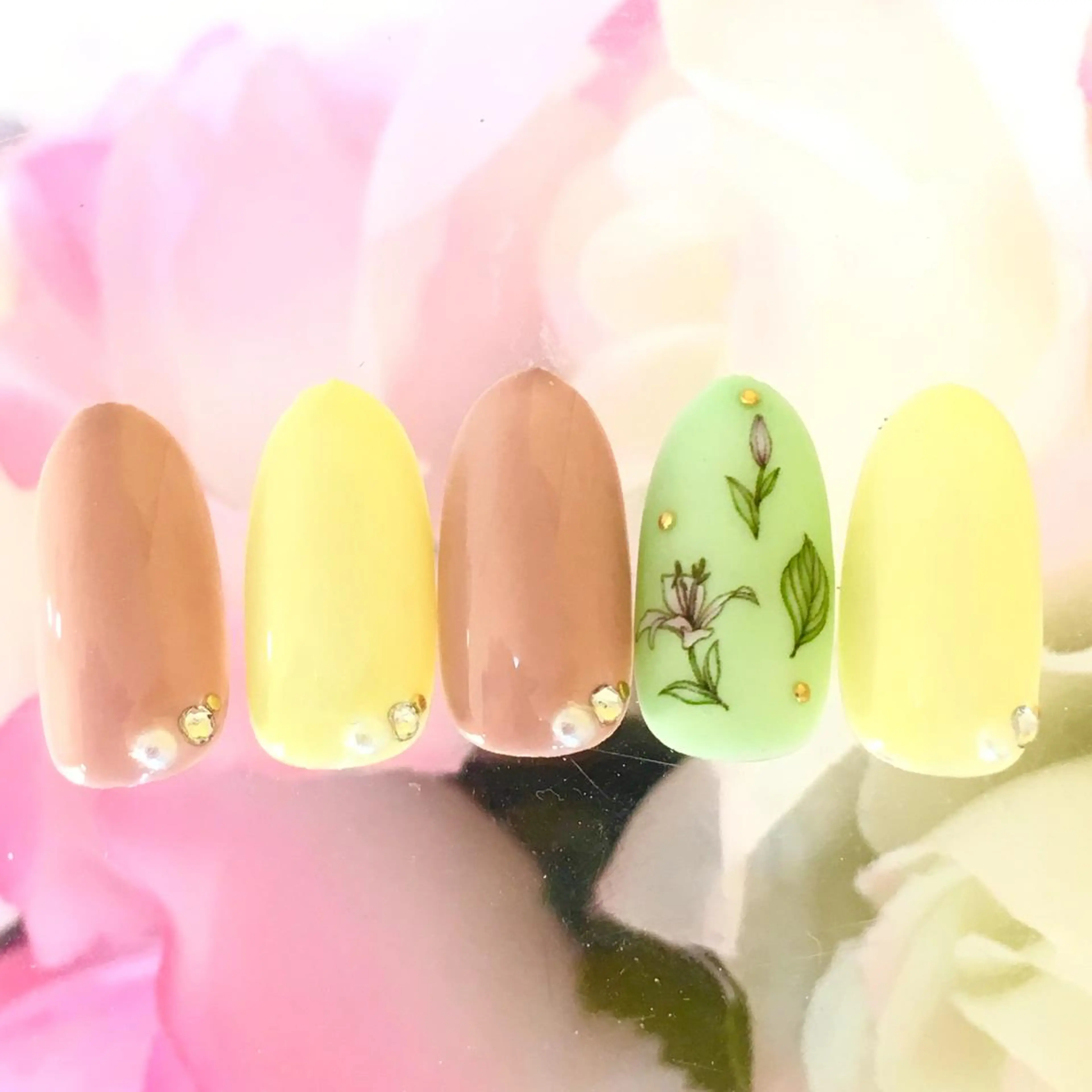 ネイル フットネイル ジェルネイル ミラーネイル パラジェル 春ネイル ハンドネイル clover nailのネイルデザイン