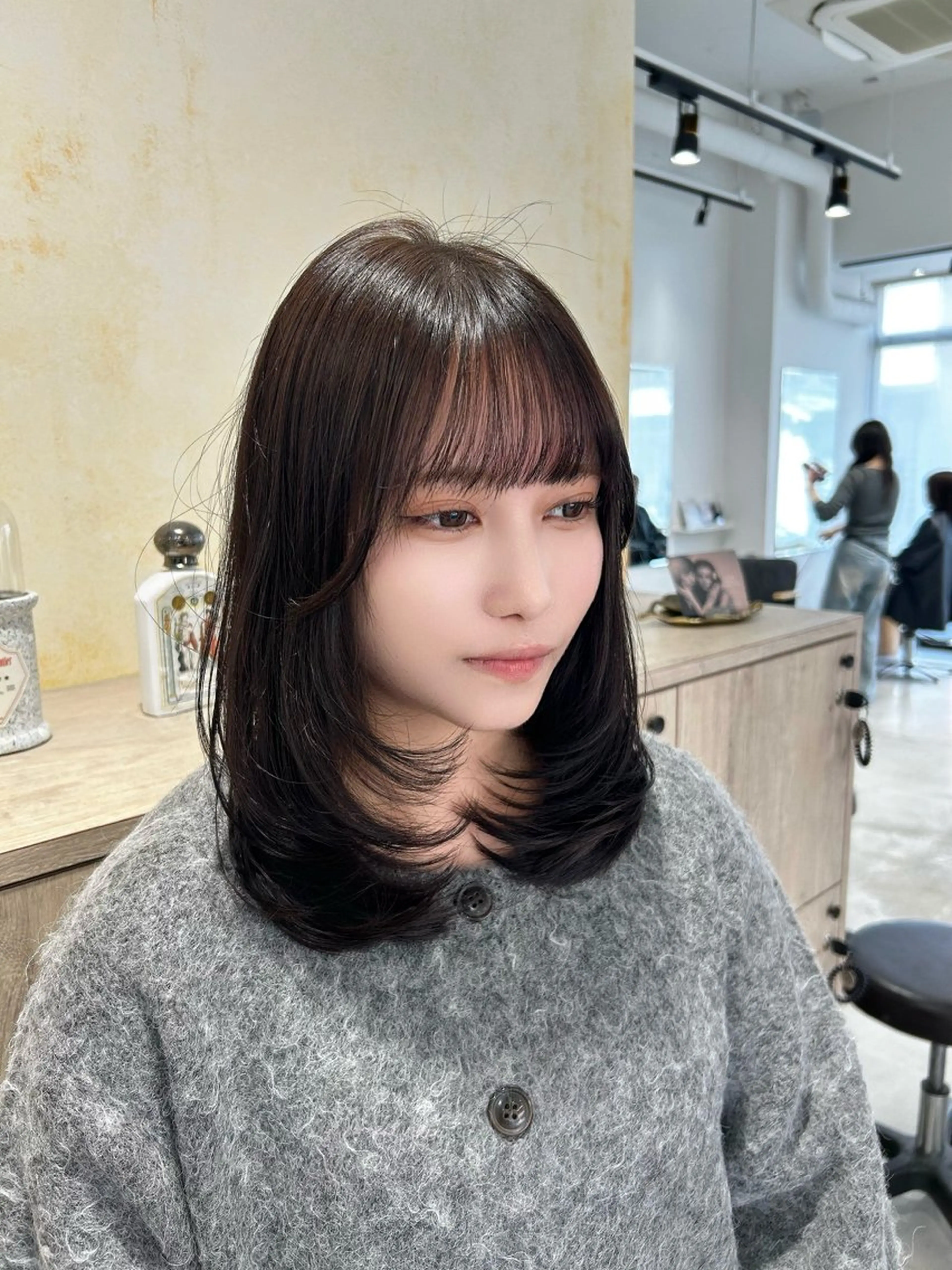 ミディアム ミディアムレイヤー レイヤーカット カット ヘアカラー トリートメント 艶カラー/韓国風ヘア 🩵shioneのヘアスタイル