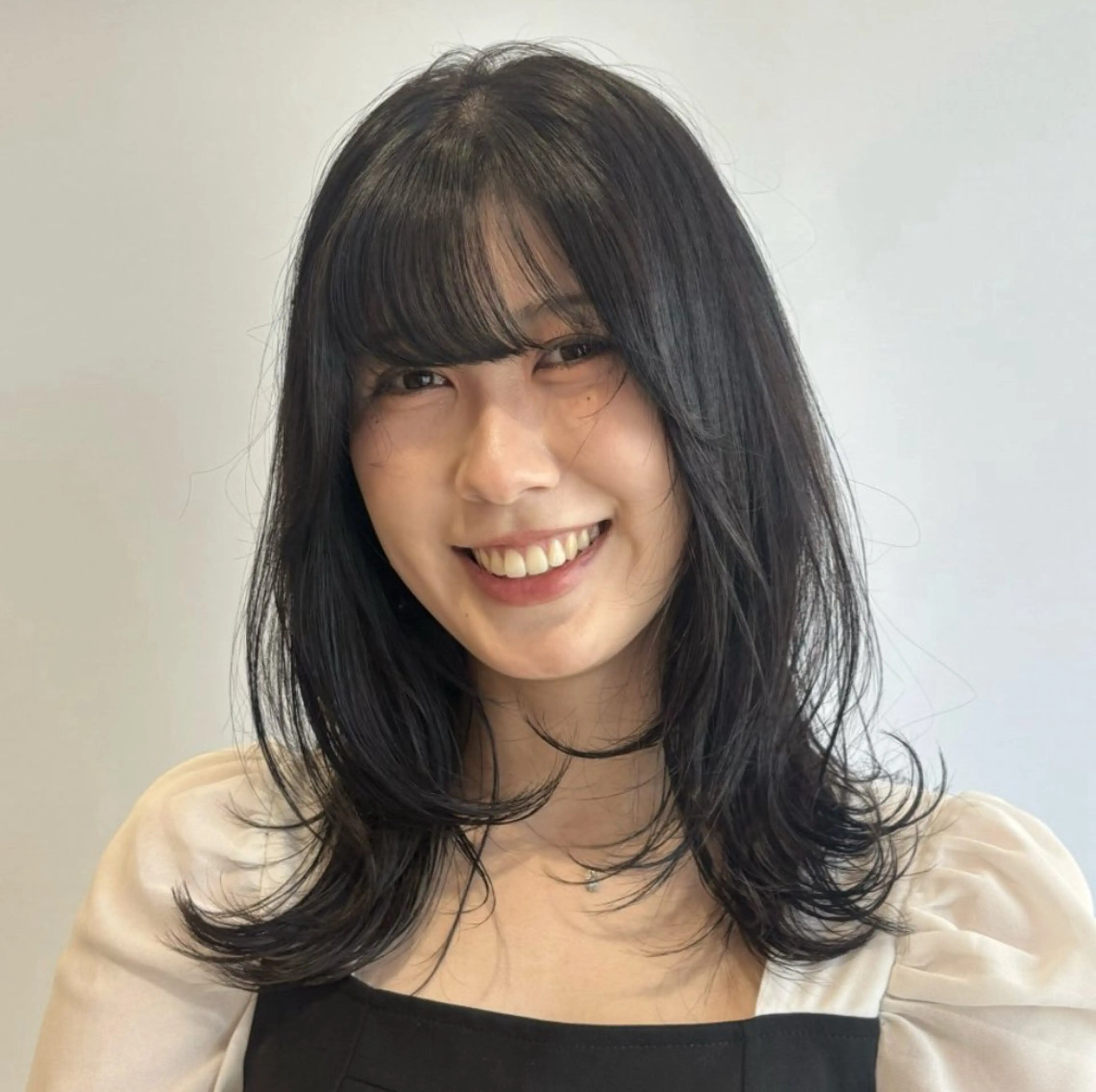 ロング カラー ケアカラー 髪質改善 レイヤーカット ロング トリートメント 透明感カラー/ くびれヘア/ユウユのヘアスタイル