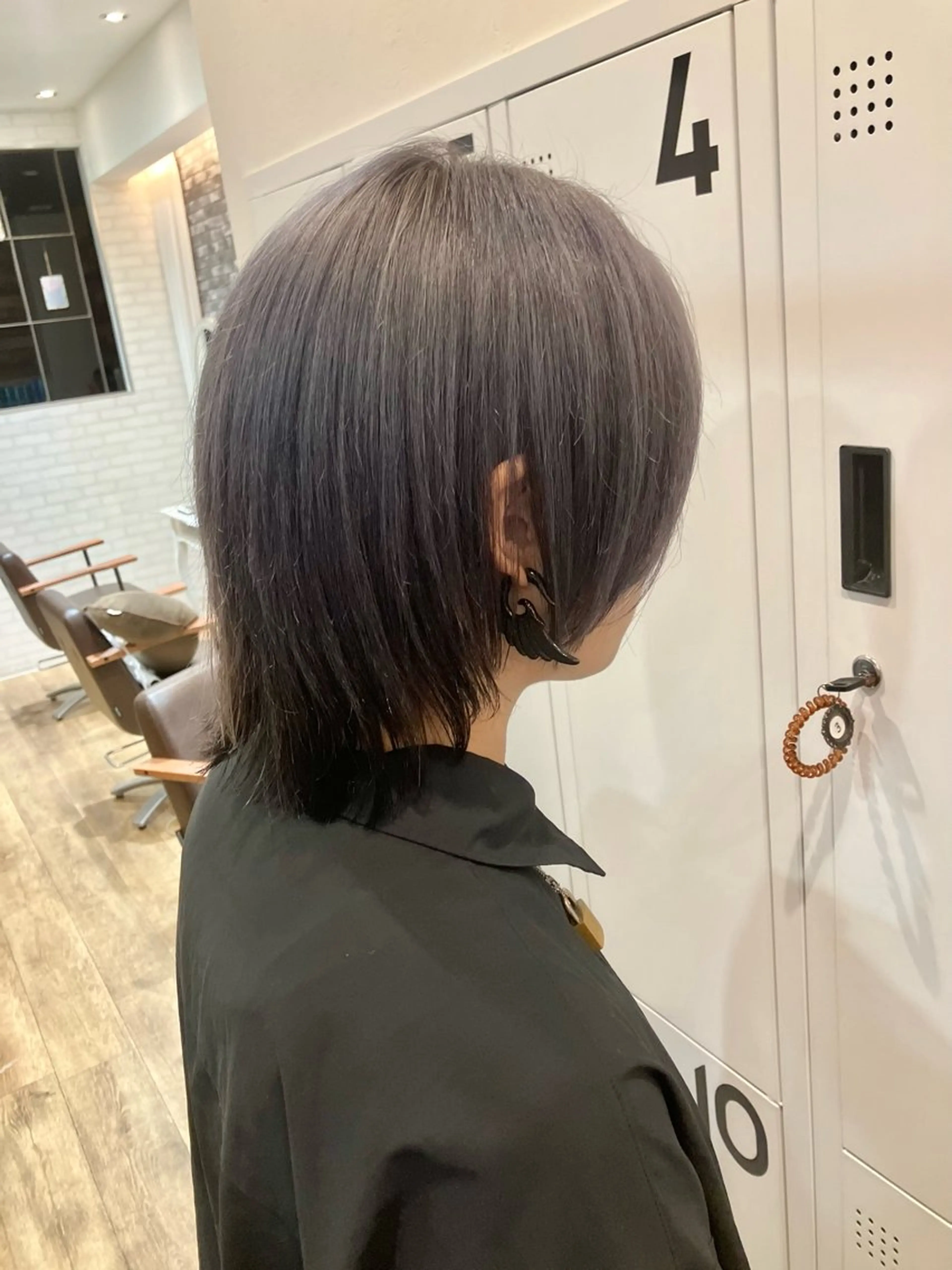 カラー シルバー mai /attraのヘアスタイル