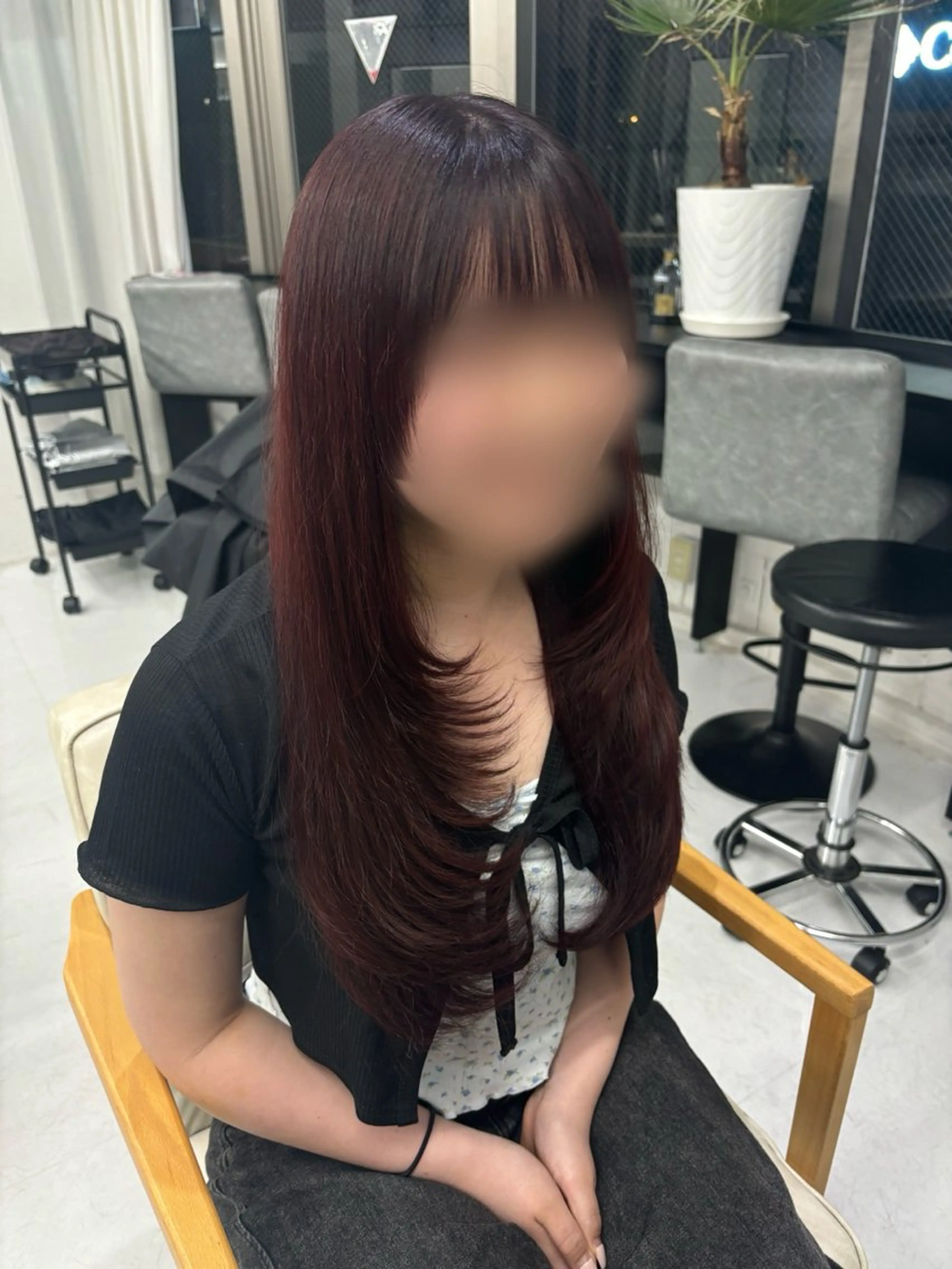 ロング 顔周りカット レイヤーカット カット ヘアカラー トリートメント よしかどこーし レディースカット🦕のヘアスタイル